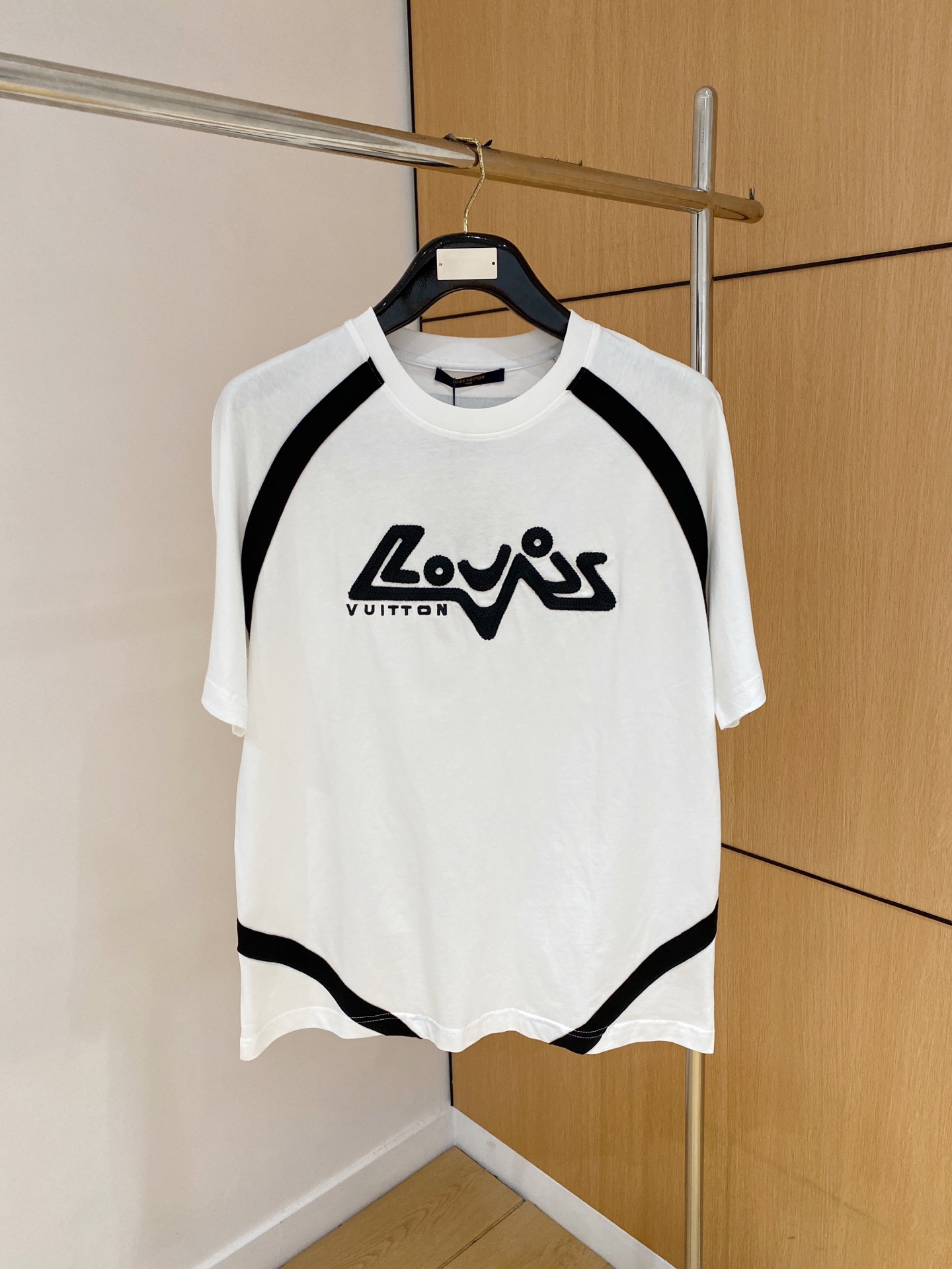 Louis Vuitton Men's 25SS Crewneck T-Shirt - Modern Logo Design 2 i1747327847827 4109 0 0