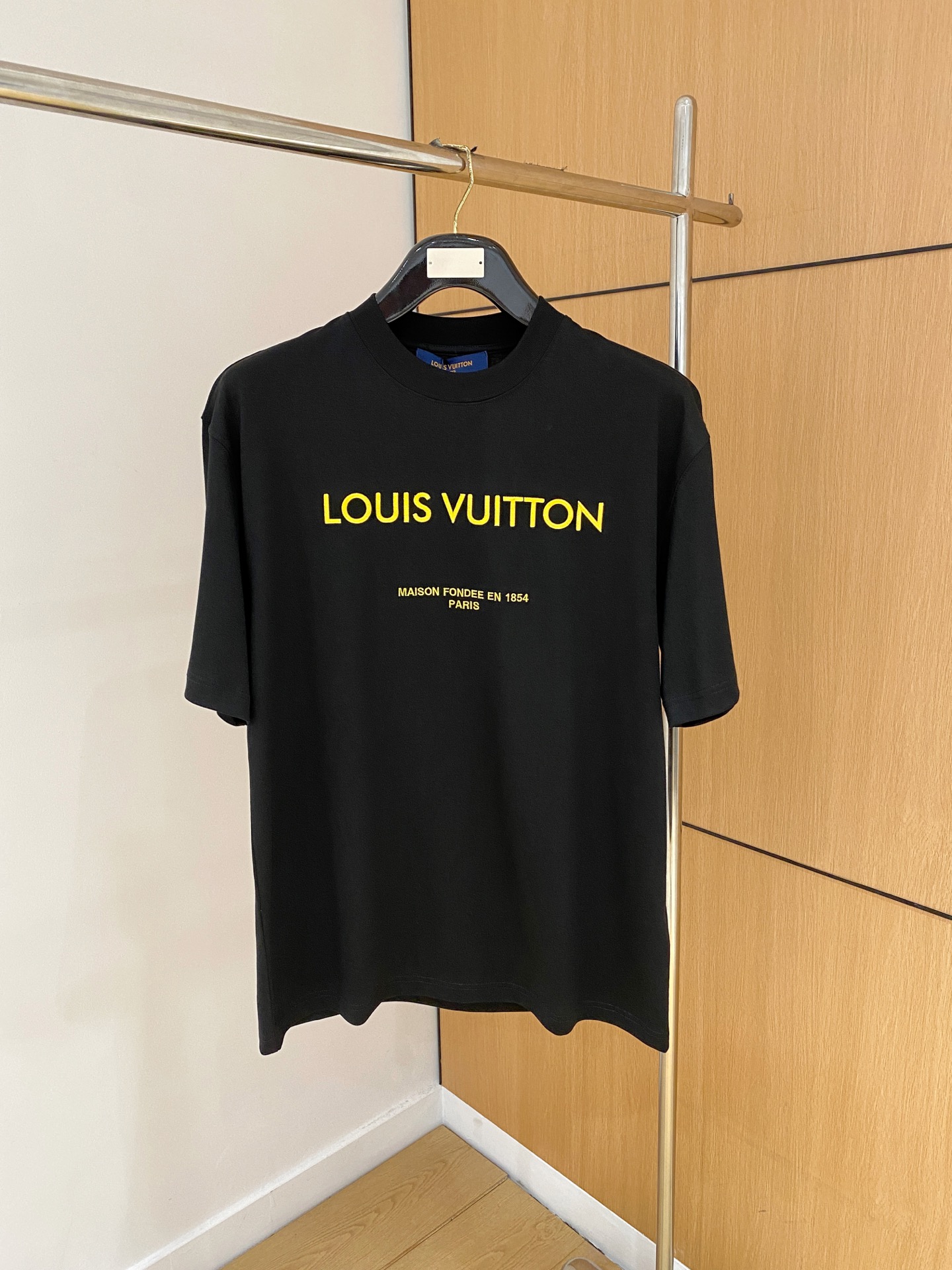 Lv 25SS春夏新款首发专柜最新圆领T恤 高端订制 设计前卫时尚！品牌logo重工艺设计 高端定制24