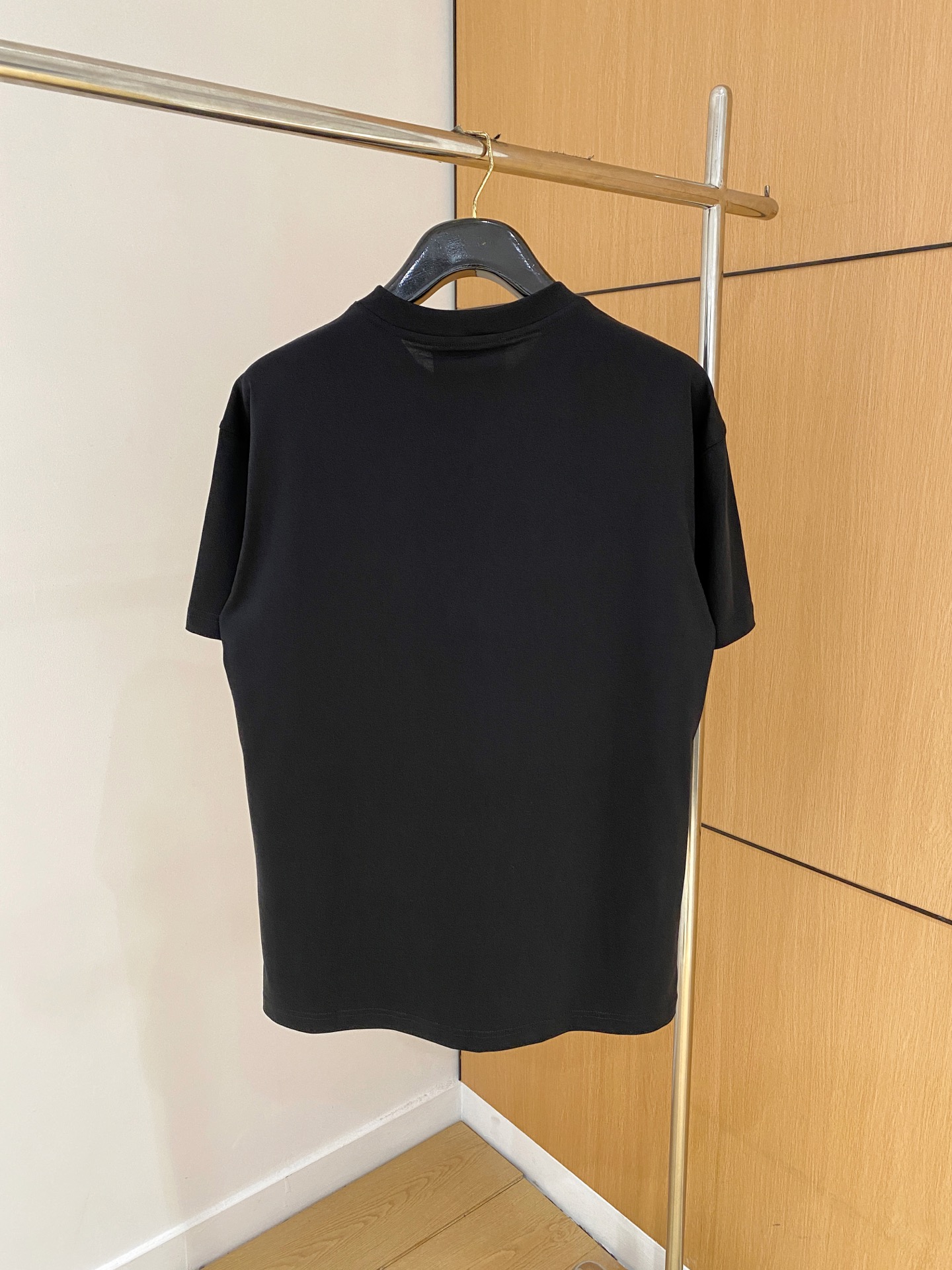 Lv 25SS春夏新款首发专柜最新圆领T恤 高端订制 设计前卫时尚！品牌logo重工艺设计 高端定制24