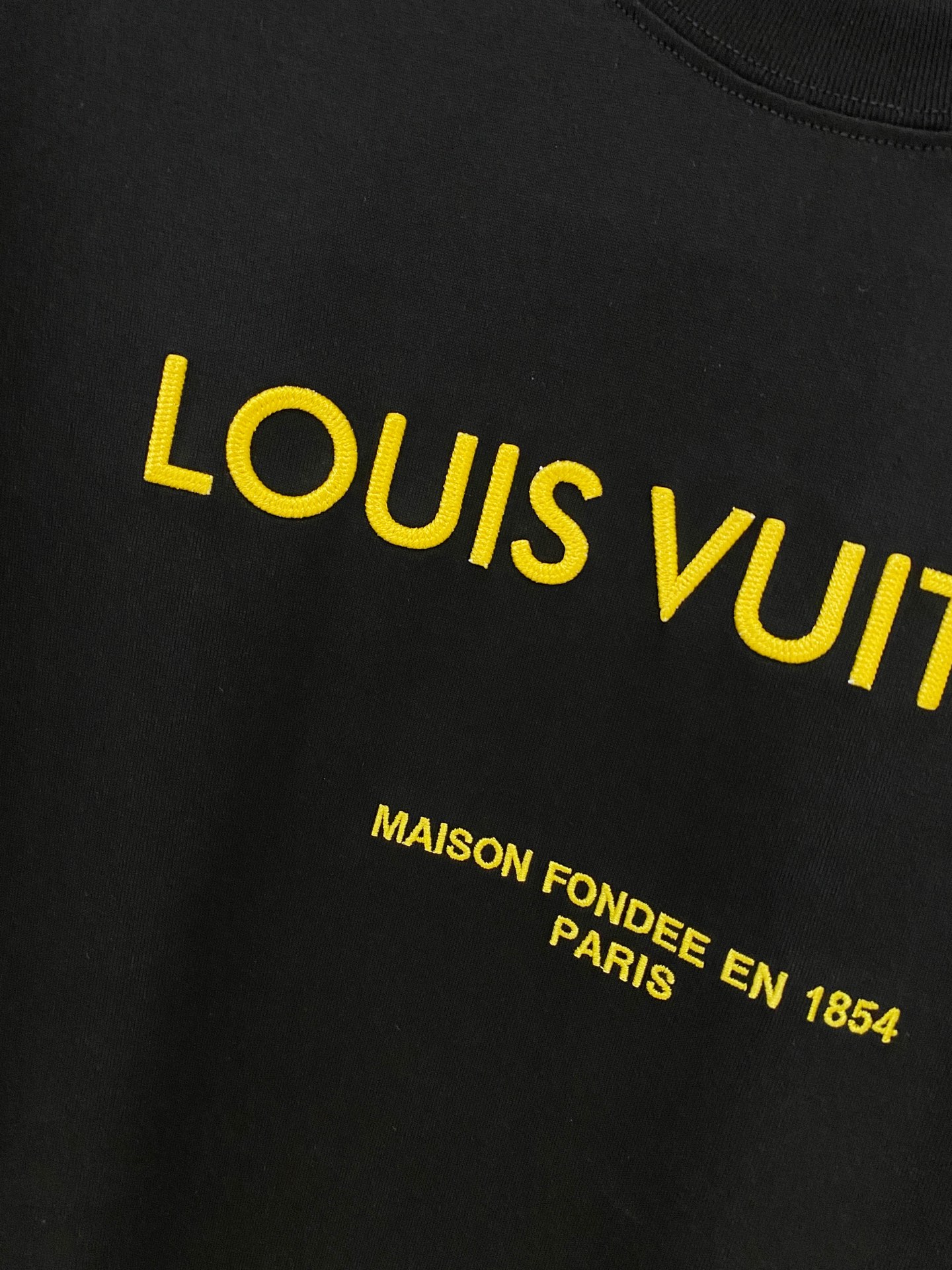 Lv 25SS春夏新款首发专柜最新圆领T恤 高端订制 设计前卫时尚！品牌logo重工艺设计 高端定制24