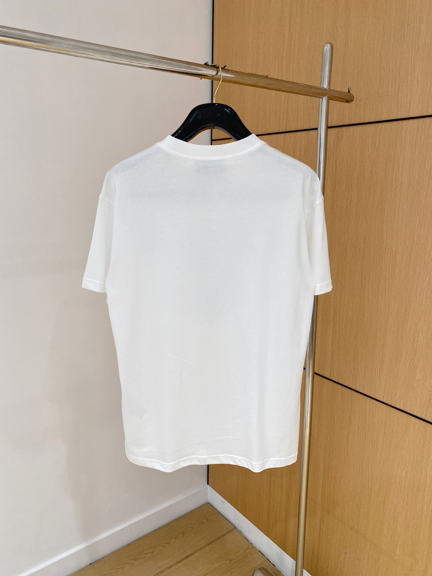 Lv 25SS春夏新款首发专柜最新圆领T恤 高端订制 设计前卫时尚！品牌logo重工艺设计 高端定制24