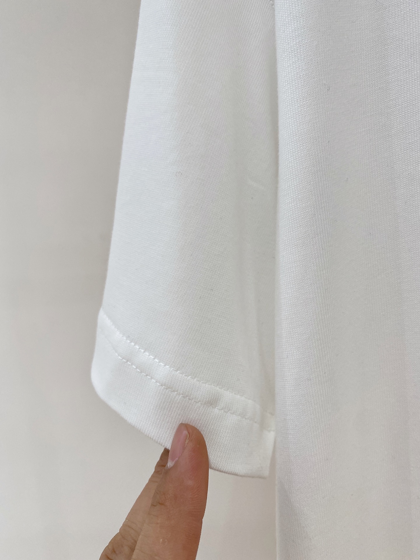 Lv 25SS春夏新款首发专柜最新圆领T恤 高端订制 设计前卫时尚！品牌logo重工艺设计 高端定制24