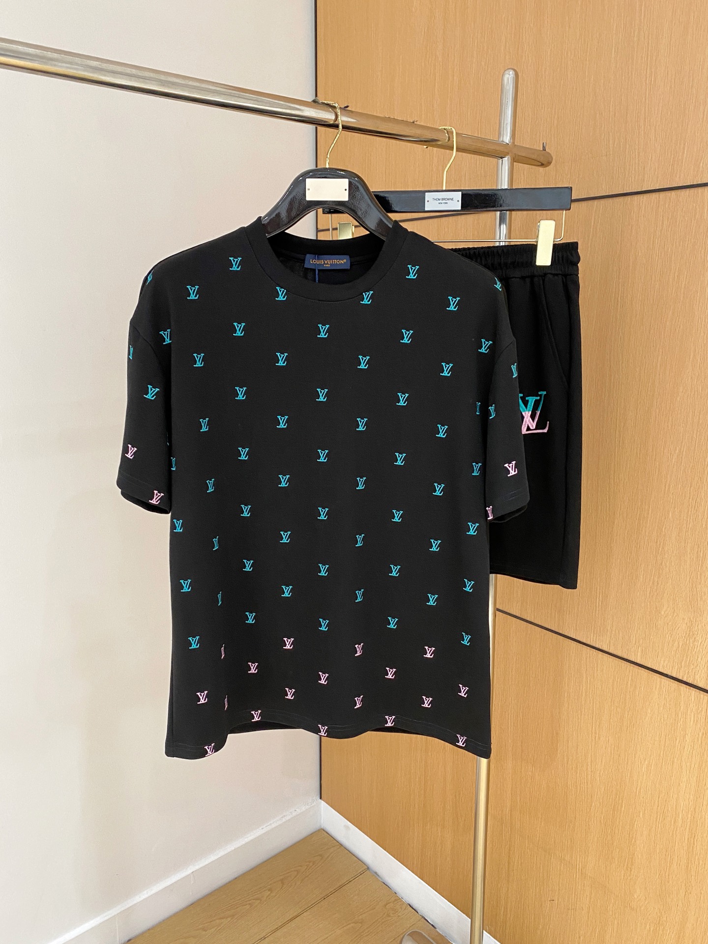 LV🔥🔥高端定制 2025春夏新款首发专柜最新款短袖短裤休...