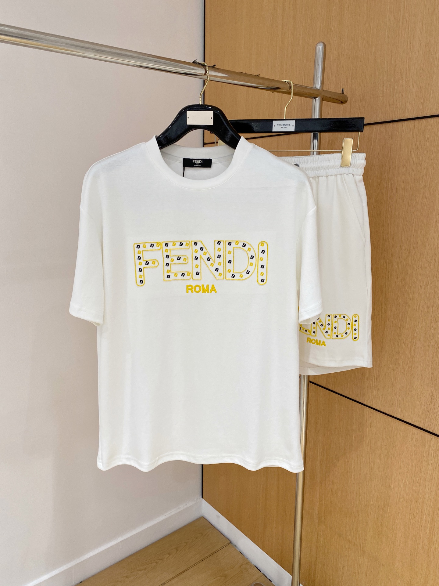 芬迪🔥🔥高端定制 2025春夏新款首发专柜最新款短袖短裤...