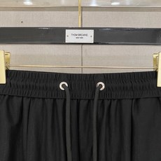 ❤️ Prada 男士精品休闲裤顶级面料休闲裤,最新款上身版型无敌正!绝对可以闭眼收的一款此款裤子非 ❤️ Prada 男士精品休闲裤顶级面料休闲裤,最新款上身版型无敌正!绝对可以闭眼收的一款此款裤子非