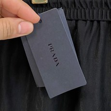 ❤️ Prada 男士精品休闲裤顶级面料休闲裤,最新款上身版型无敌正!绝对可以闭眼收的一款此款裤子非 ❤️ Prada 男士精品休闲裤顶级面料休闲裤,最新款上身版型无敌正!绝对可以闭眼收的一款此款裤子非