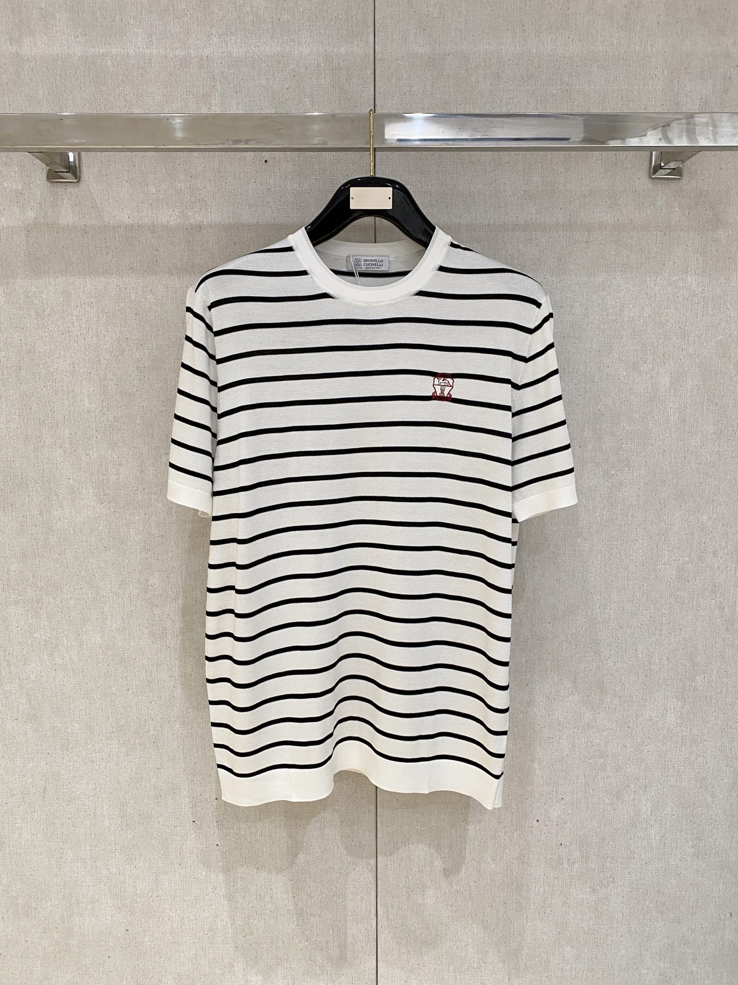 NO:477611,The counter official website will be released simultaneously! All accessories are customized for original products, and the trading company's genuine product orders. High-end custom imported fabrics are extracted from natural plant fibers. They are thinner than ordinary cotton fabrics. They feel soft and comfortable to wear. They are not easy to irritate the skin. The fabric is hygroscopic and breathable. Size: 48-56,,alexander wang19860909专柜官网同步发售！辅料全部原版定制出品,贸易公司真品订单.高级定制进口面料,以天然植物纖維提炼出来,比一般棉织物轻薄 手感柔软,穿着舒适 完全不易有刺激皮肤 面料吸湿性、透气性良好 尺码: 48-56,,alexander wang,Men's clothing