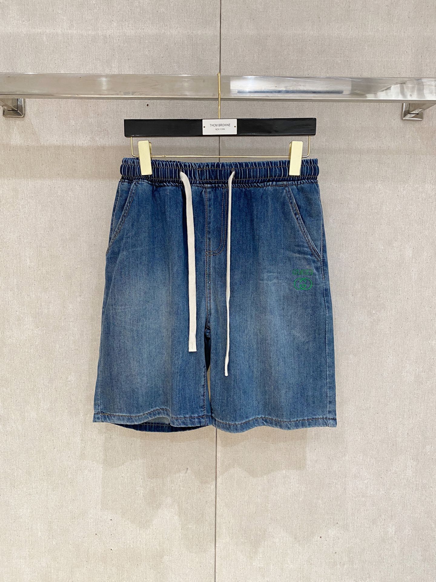 NO:508988,Gucci high-end customization 2025Ss spring and summer new original single hot denim shorts super customization original hardware super heavy industry craftsmanship excellent style, impeccable details!  The style is not picky!  Must-have sizes for summer: M-3XL, gucci, shorts, alexander wang19860909古驰高端定制 2025Ss春夏新款原单爆款牛仔短裤 超级定制款 原版五金 超级重工工艺 版型超赞,细节做工无可挑剔！款式不挑人！夏季必备尺码:M-3XL,,gucci,shorts,alexander wang,Men's clothing