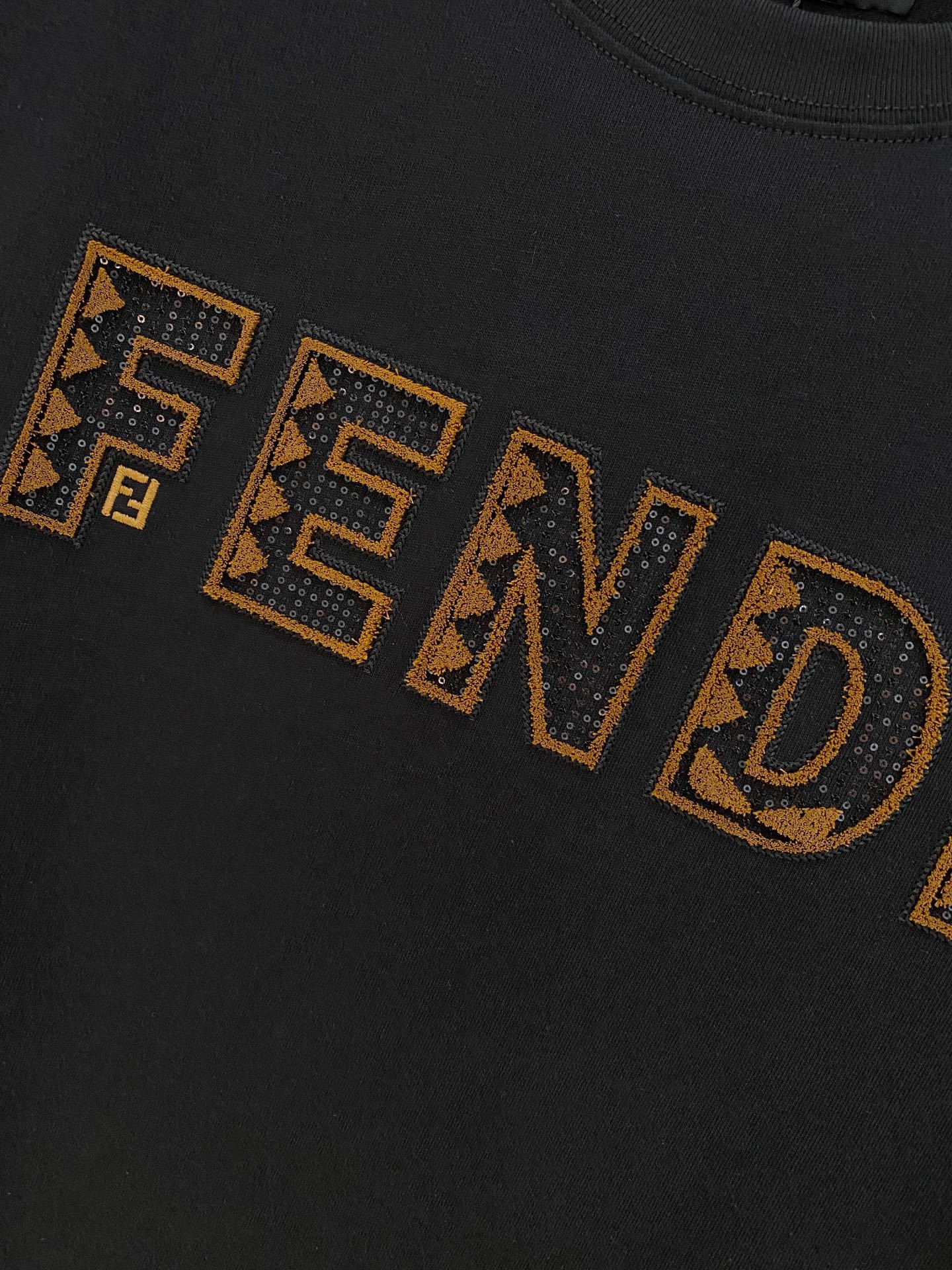 🌾退换# 芬*Fendi 春夏新款首发专柜最新款短袖圆领T恤 高端订制 设计前卫时尚！品牌logo重工艺