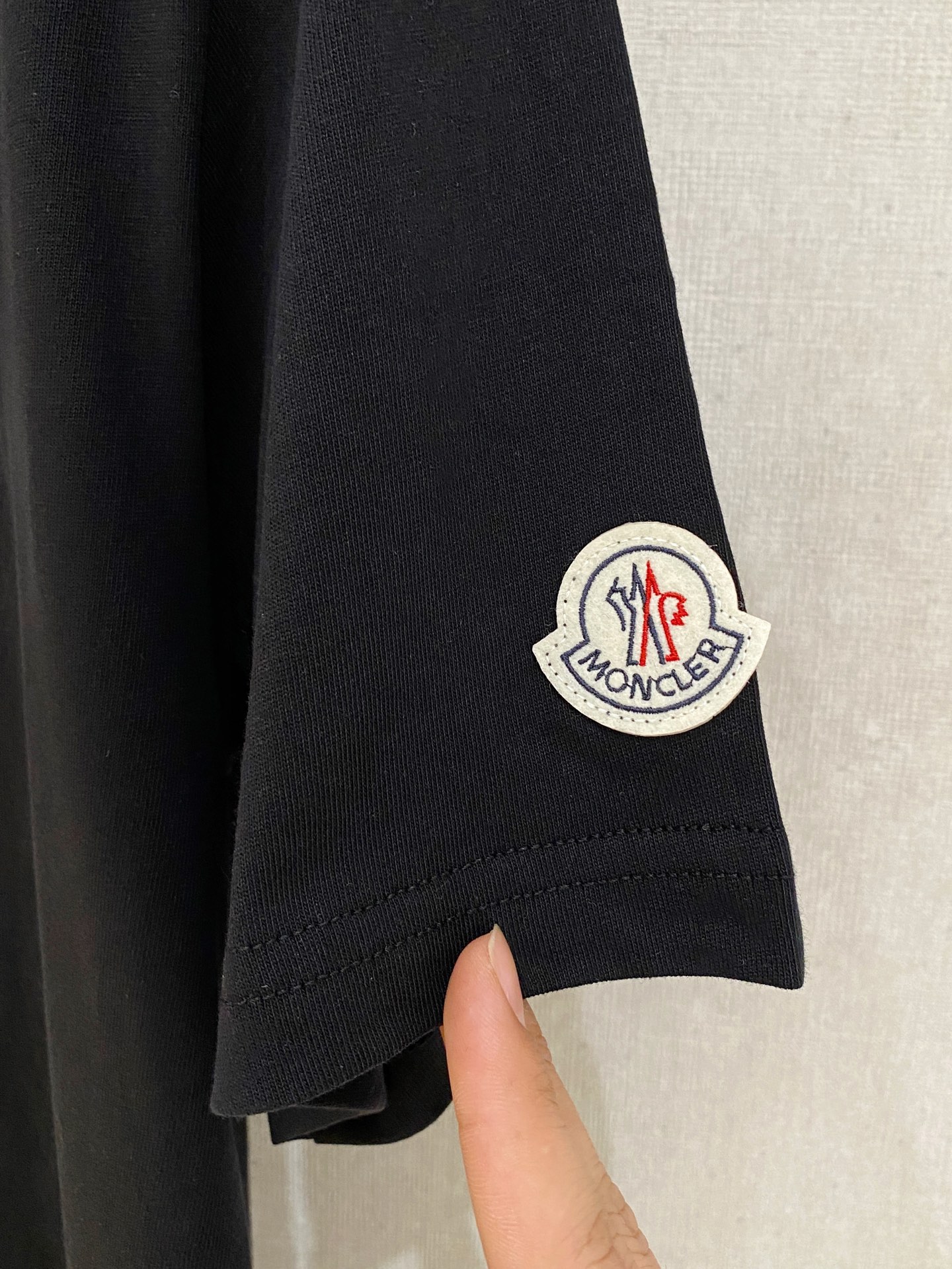 🌾退换# 蒙*Moncler 春夏新款首发专柜最新款短袖圆领T恤 高端订制 设计前卫时尚！品牌logo重