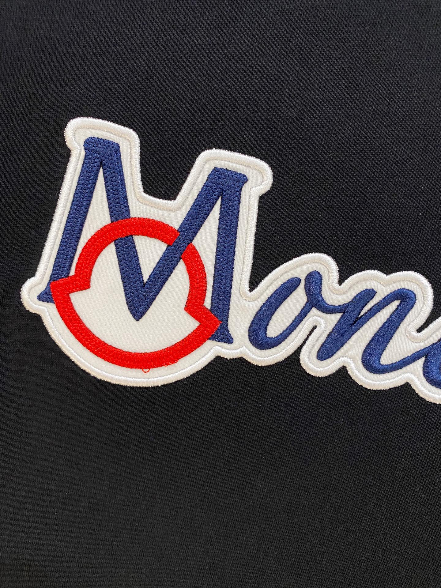 🌾退换# 蒙*Moncler 春夏新款首发专柜最新款短袖圆领T恤 高端订制 设计前卫时尚！品牌logo重