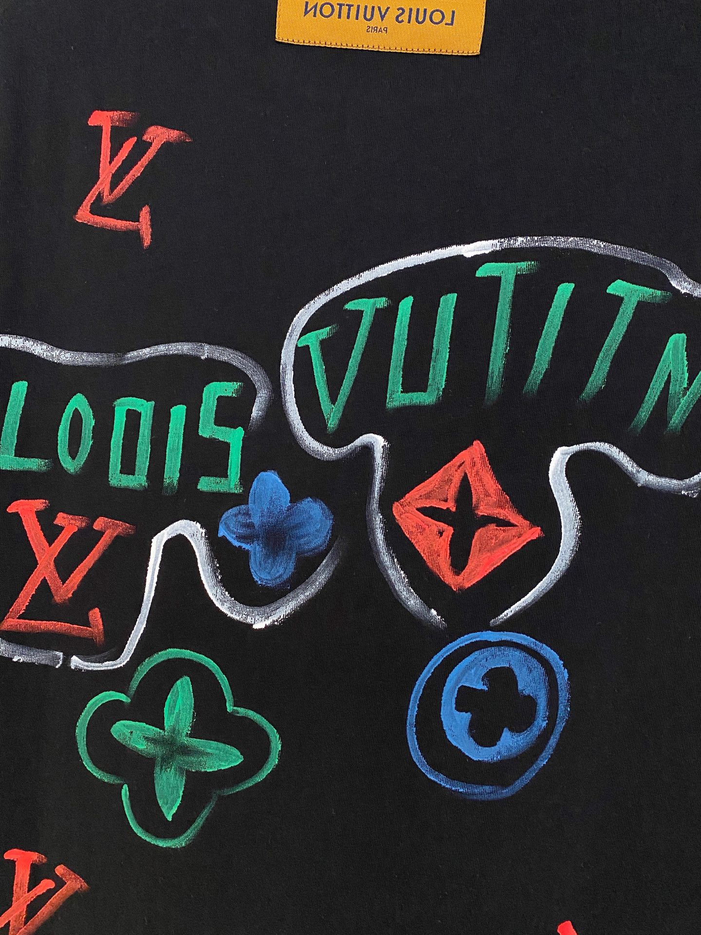 🌾退换# 路易威*LV 春夏新款首发专柜最新款短袖圆领T恤 手绘工艺 高端订制 设计前卫时尚！品牌log