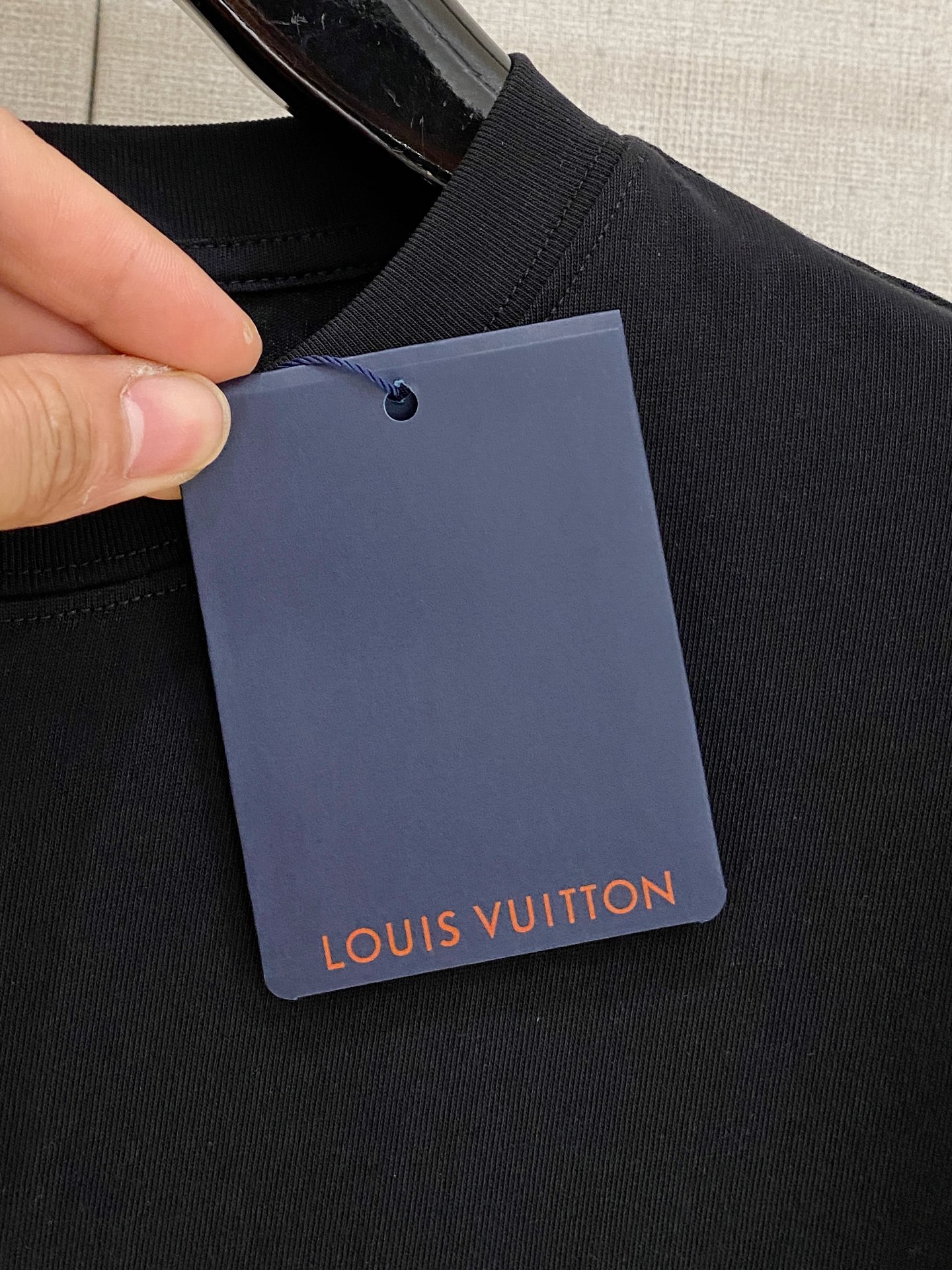 🌾退换# 路易威*LV 春夏新款首发专柜最新款短袖圆领T恤 手绘工艺 高端订制 设计前卫时尚！品牌log