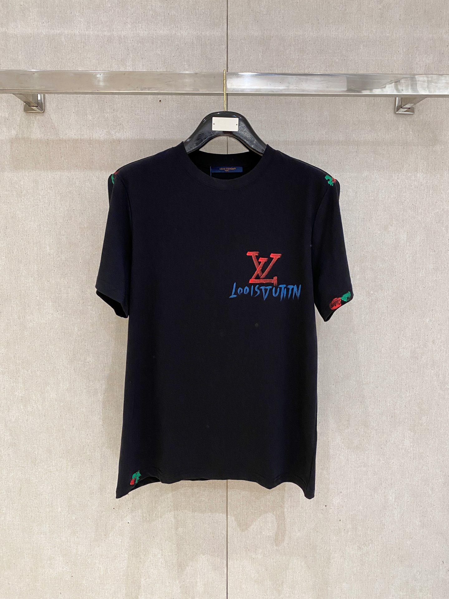 🌾退换# 路易威*LV 春夏新款首发专柜最新款短袖圆领T恤 手绘工艺 高端订制 设计前卫时尚！品牌log