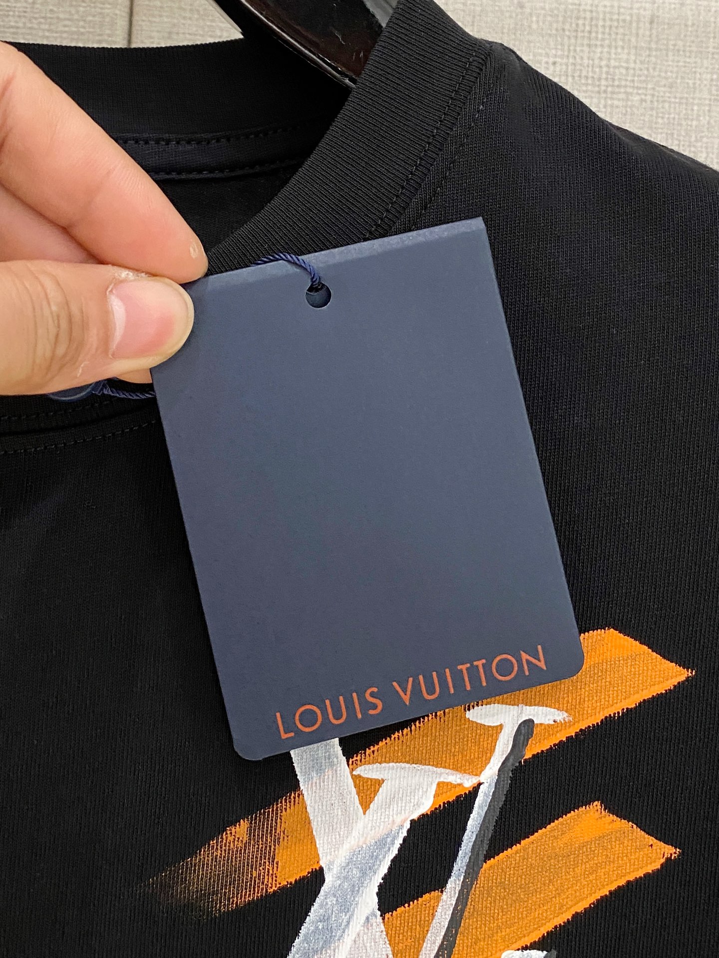 🌾退换# 路易威*LV 春夏新款首发专柜最新款短袖圆领T恤 手绘工艺 高端订制 设计前卫时尚！品牌log