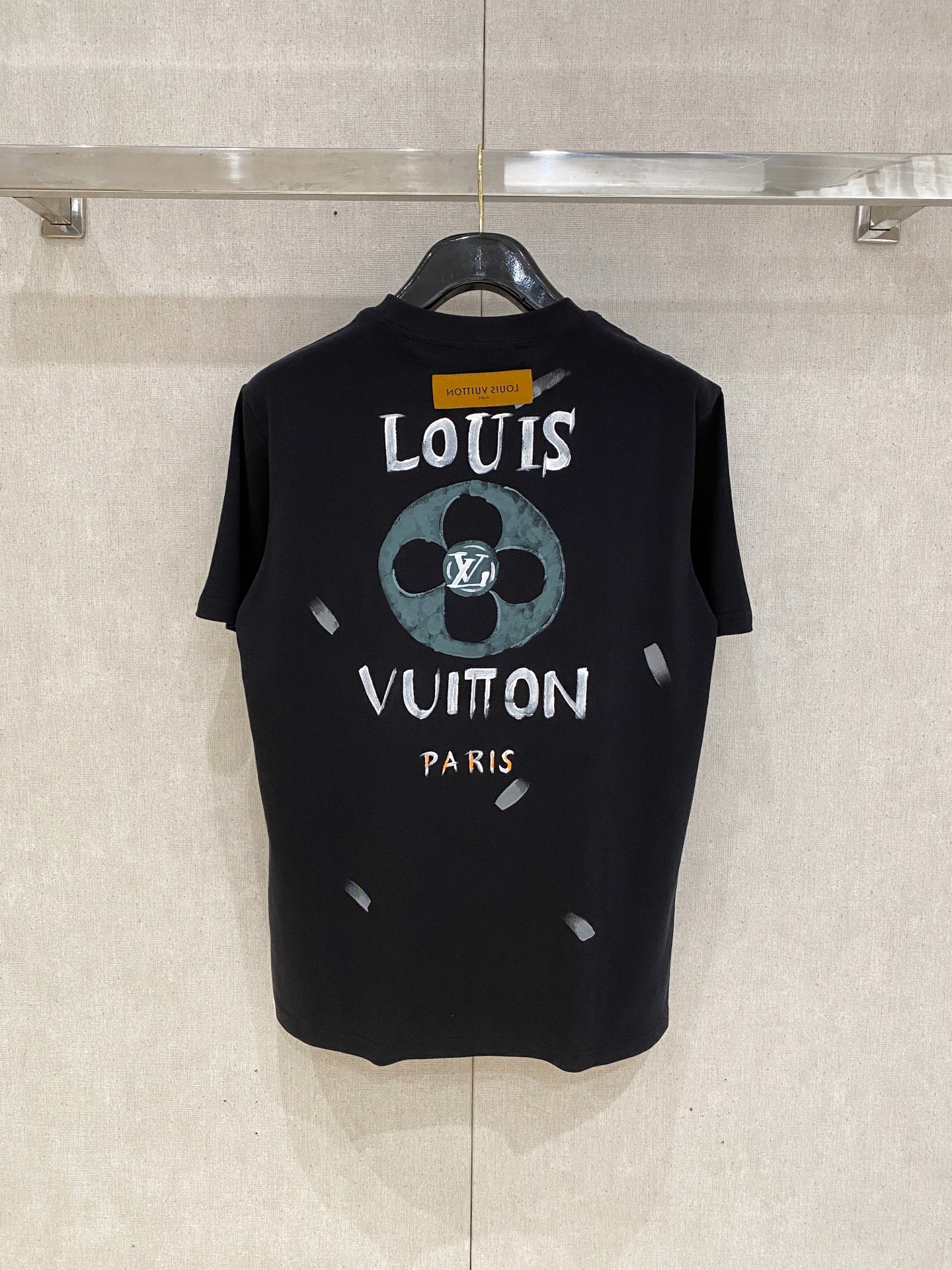 🌾退换# 路易威*LV 春夏新款首发专柜最新款短袖圆领T恤 手绘工艺 高端订制 设计前卫时尚！品牌log