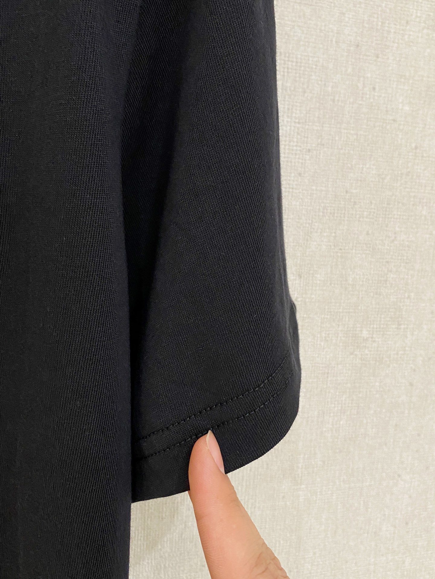 🌾退换# 路易威*LV 春夏新款首发专柜最新款短袖圆领T恤 手绘工艺 高端订制 设计前卫时尚！品牌log