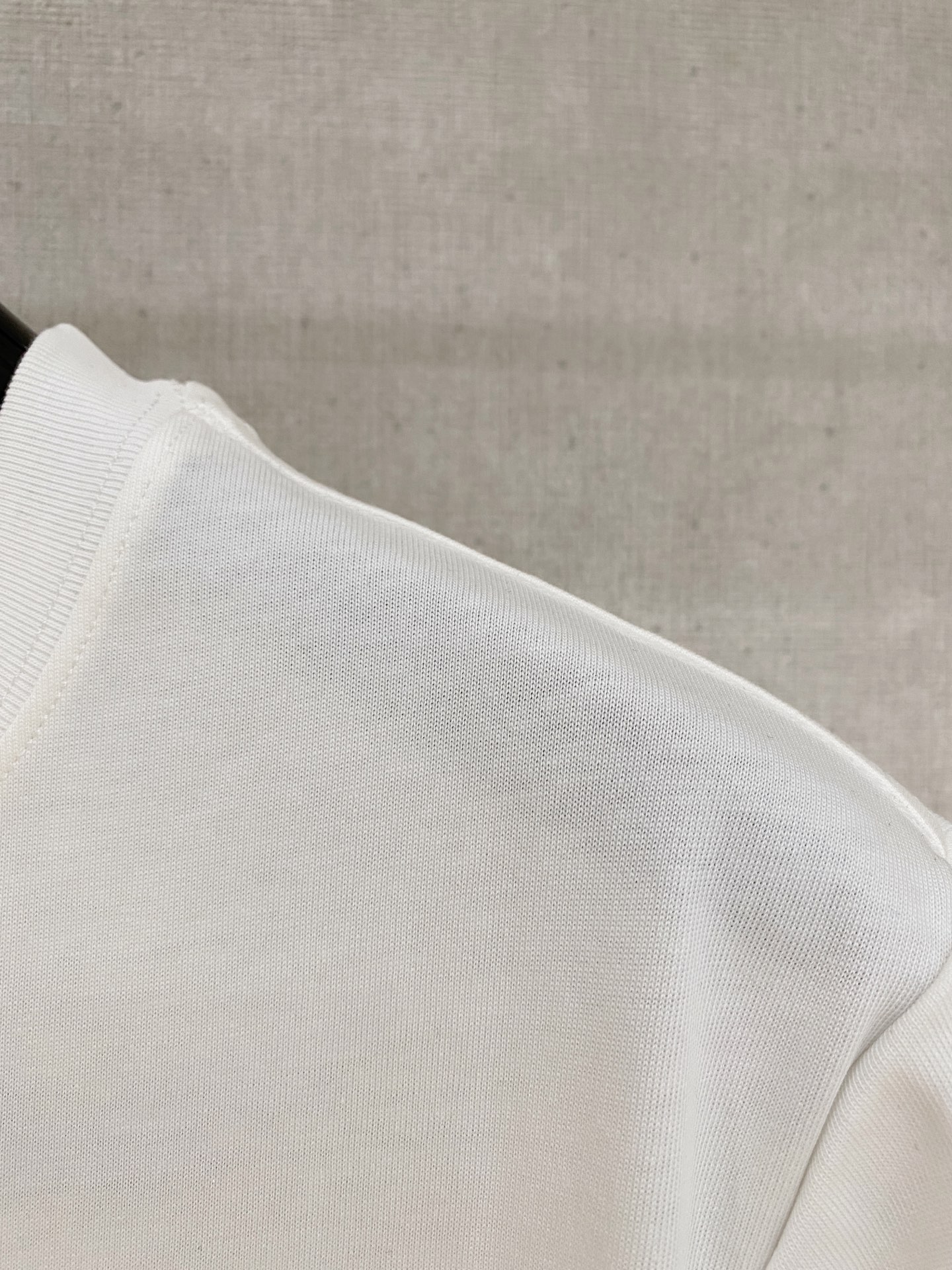 🌾退换# 蒙*Moncler 春夏新款首发专柜最新款短袖圆领T恤 高端订制 设计前卫时尚！品牌logo重