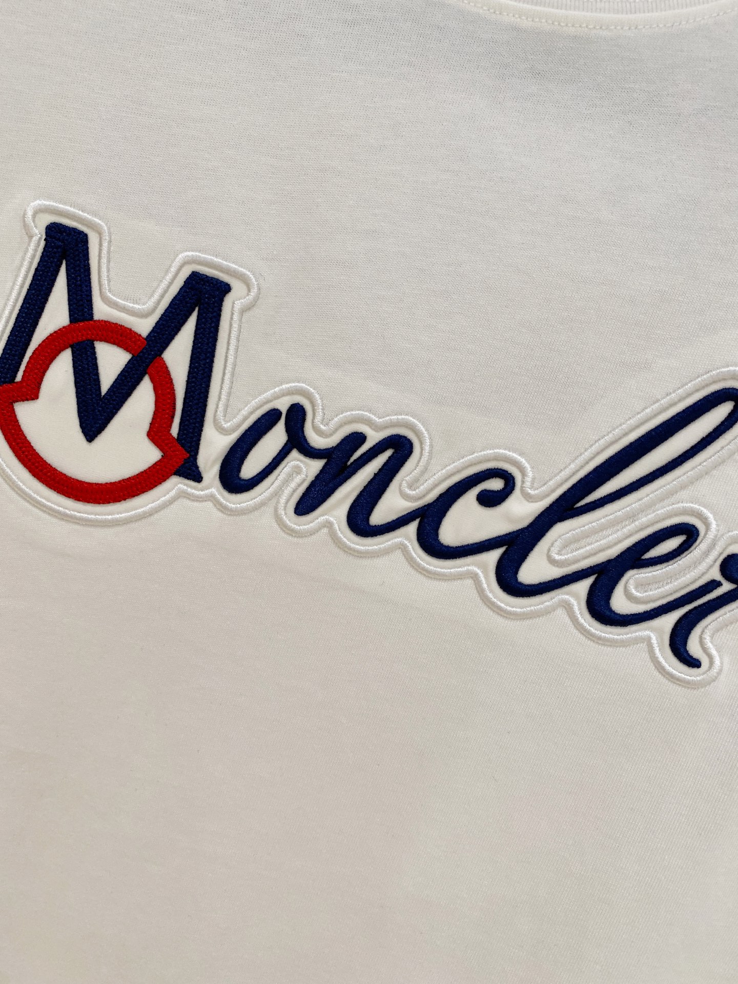 🌾退换# 蒙*Moncler 春夏新款首发专柜最新款短袖圆领T恤 高端订制 设计前卫时尚！品牌logo重