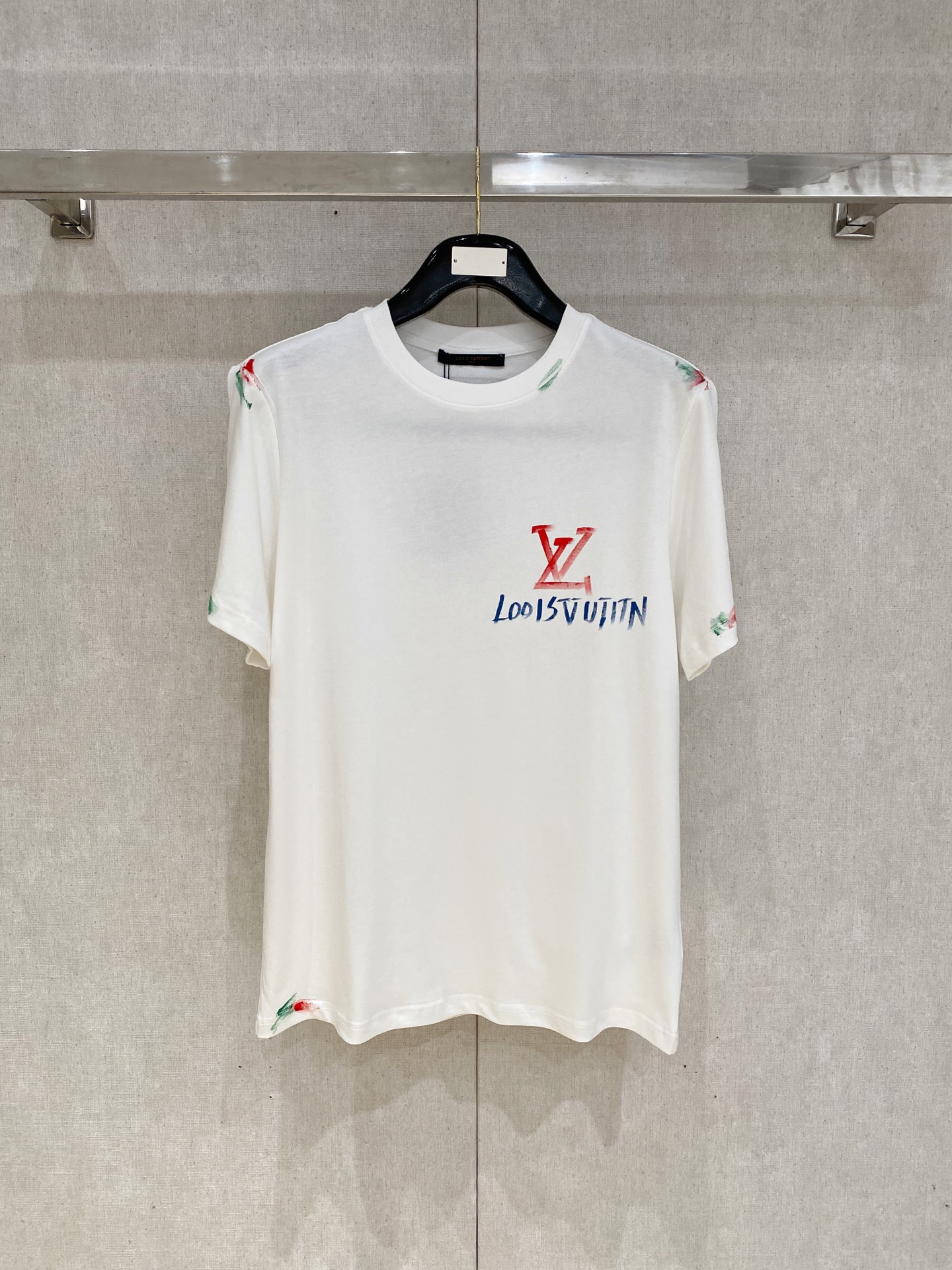 🌾退换# 路易威*LV 春夏新款首发专柜最新款短袖圆领T恤 手绘工艺 高端订制 设计前卫时尚！品牌log