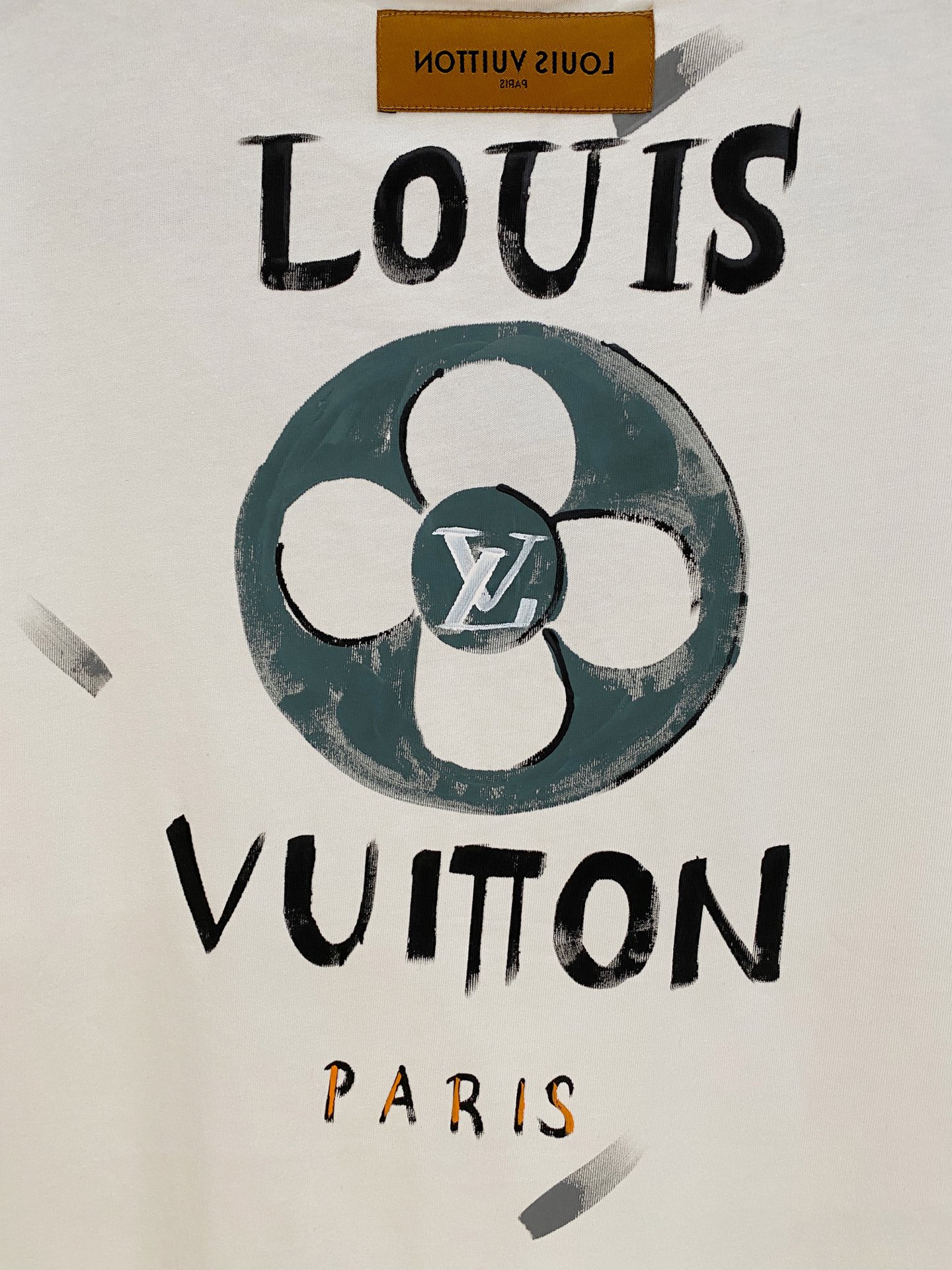 🌾退换# 路易威*LV 春夏新款首发专柜最新款短袖圆领T恤 手绘工艺 高端订制 设计前卫时尚！品牌log