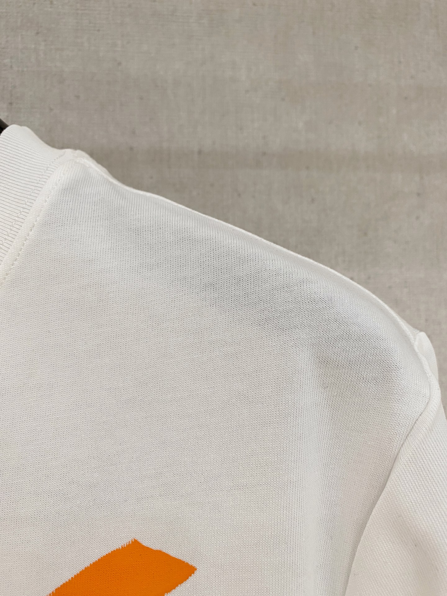 🌾退换# 路易威*LV 春夏新款首发专柜最新款短袖圆领T恤 手绘工艺 高端订制 设计前卫时尚！品牌log