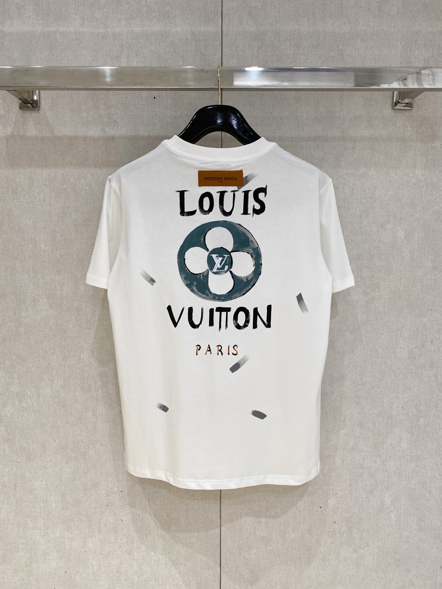 🌾退换# 路易威*LV 春夏新款首发专柜最新款短袖圆领T恤 手绘工艺 高端订制 设计前卫时尚！品牌log