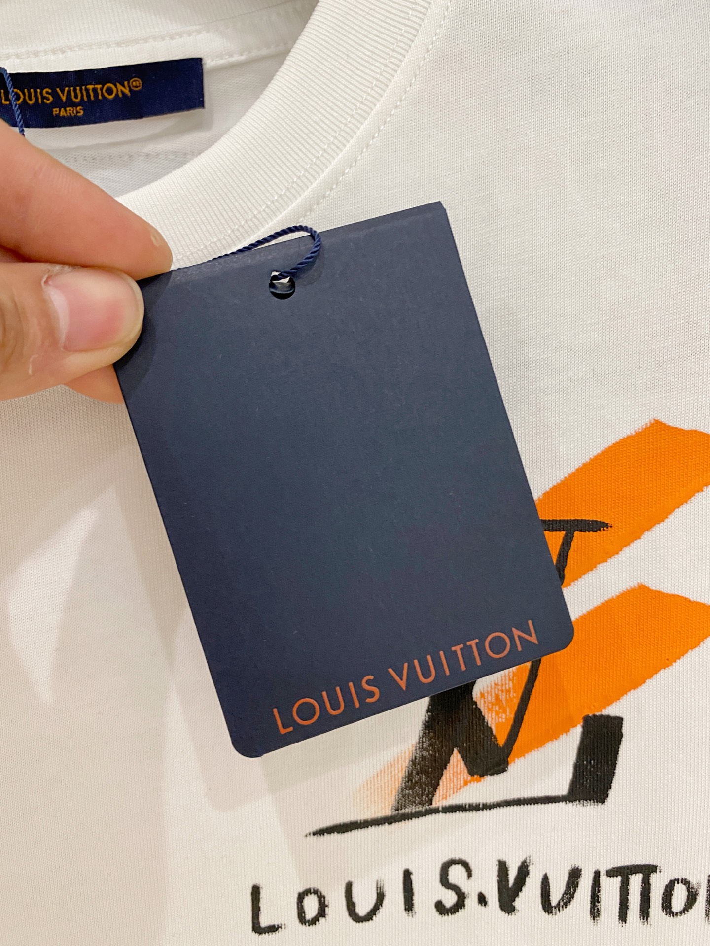 🌾退换# 路易威*LV 春夏新款首发专柜最新款短袖圆领T恤 手绘工艺 高端订制 设计前卫时尚！品牌log