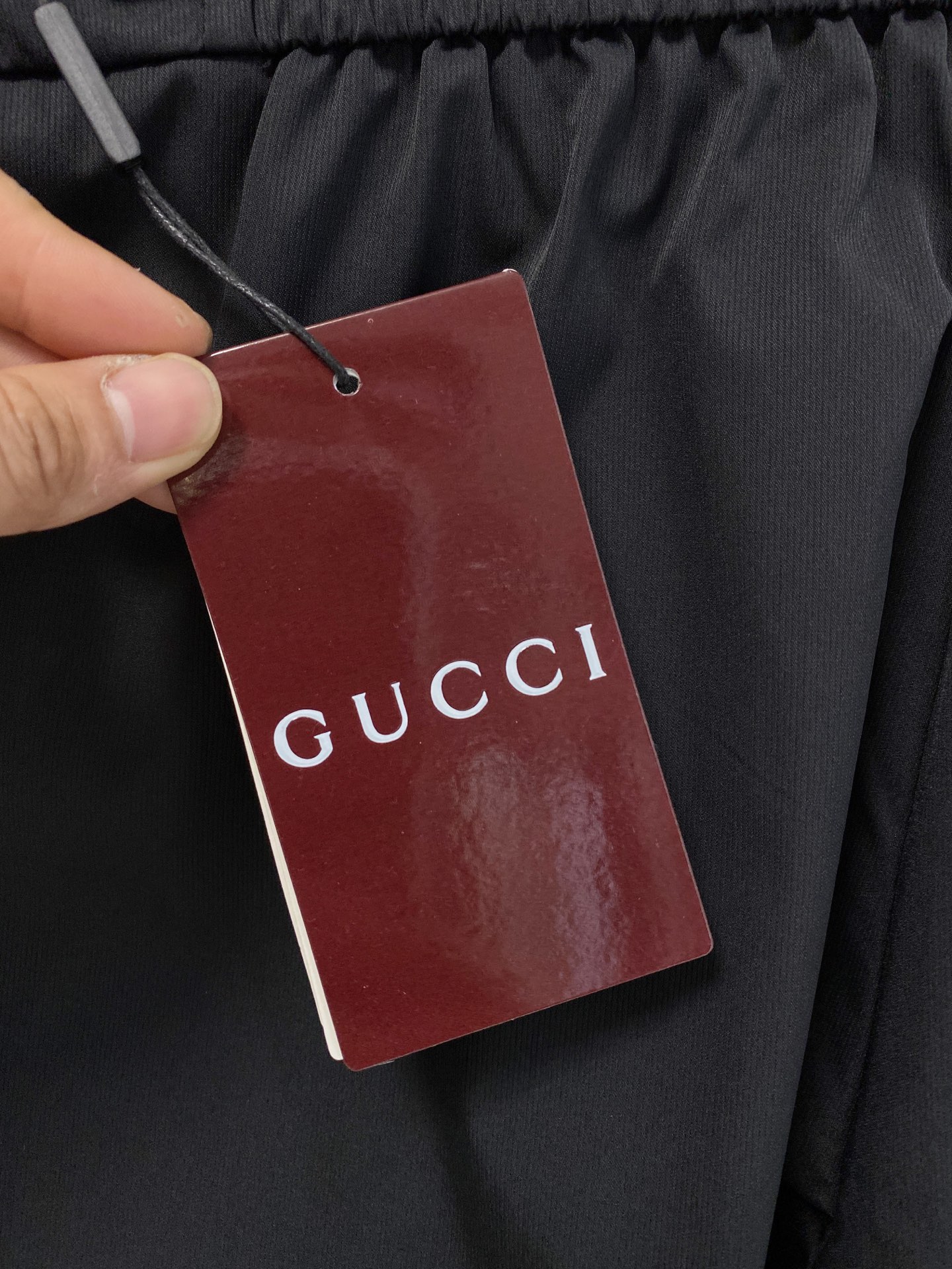新品 。
GG 男士精品休闲裤顶级面料休闲短裤 最新款上身版型无敌正!绝对可以闭眼收的一款此款裤子非常百