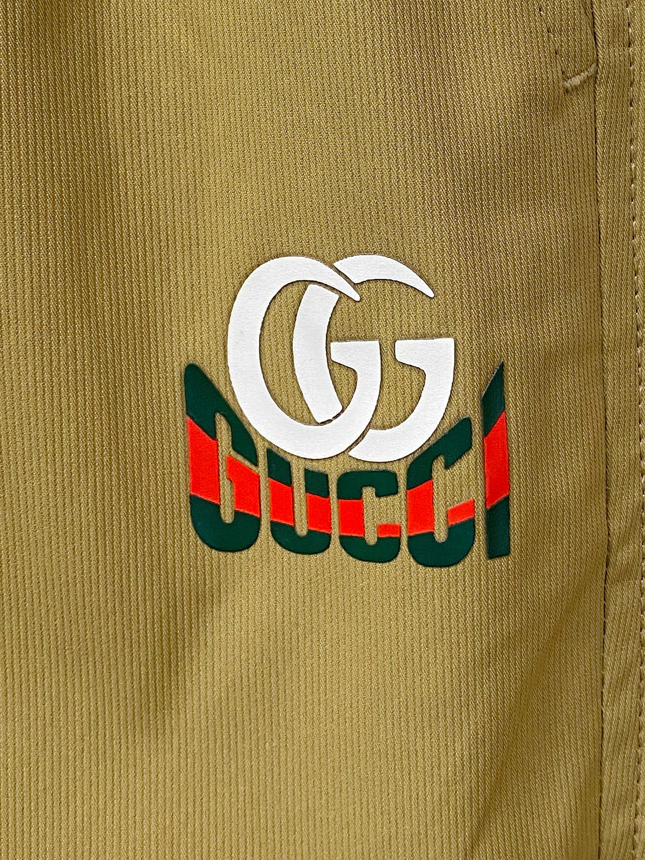 新品 。
GG 男士精品休闲裤顶级面料休闲短裤 最新款上身版型无敌正!绝对可以闭眼收的一款此款裤子非常百