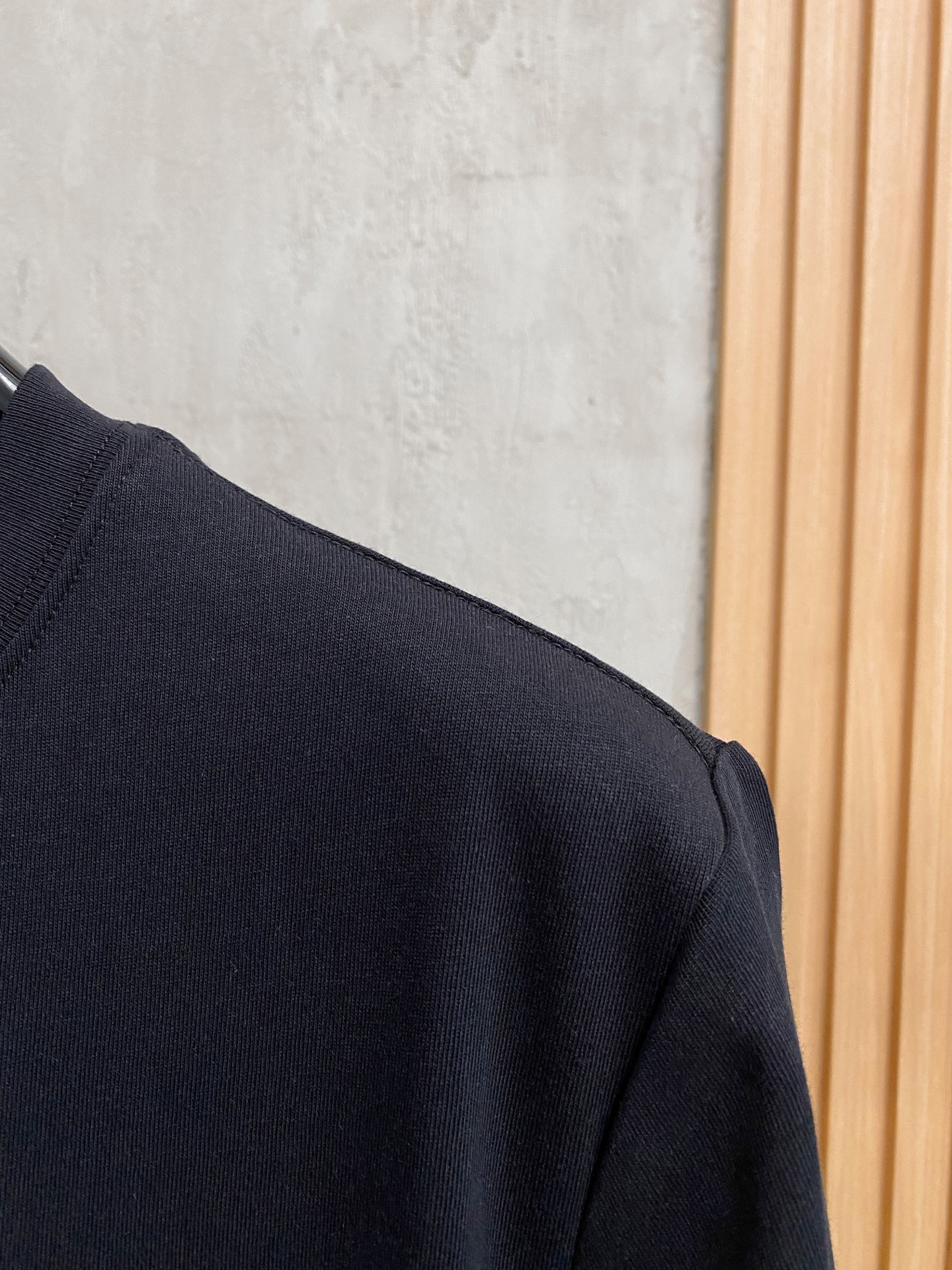  普拉*Prada 25SS春夏新款首发专柜最新款短袖圆领T恤 高端订制 设计前卫时尚！品牌logo重工