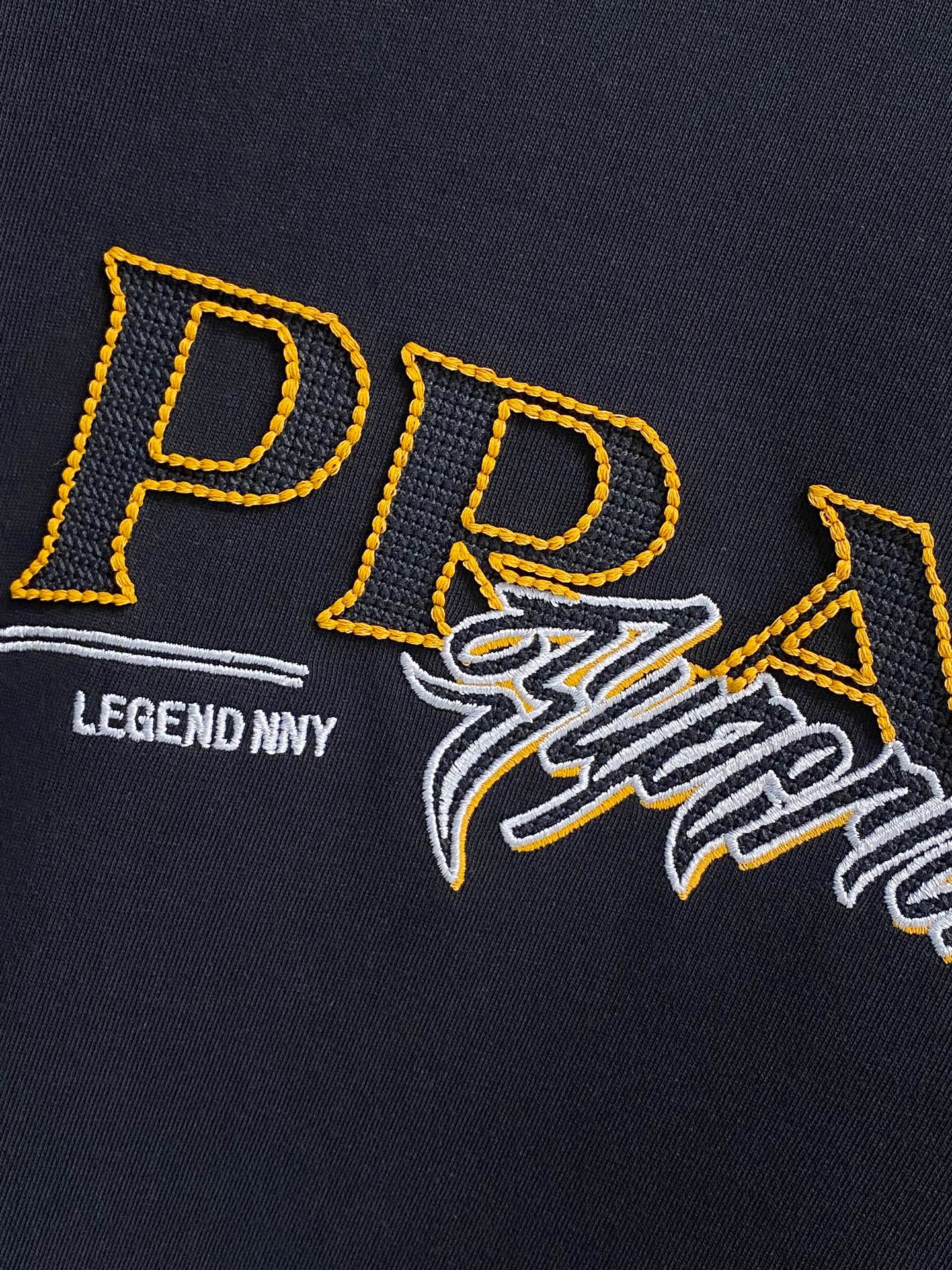  普拉*Prada 25SS春夏新款首发专柜最新款短袖圆领T恤 高端订制 设计前卫时尚！品牌logo重工