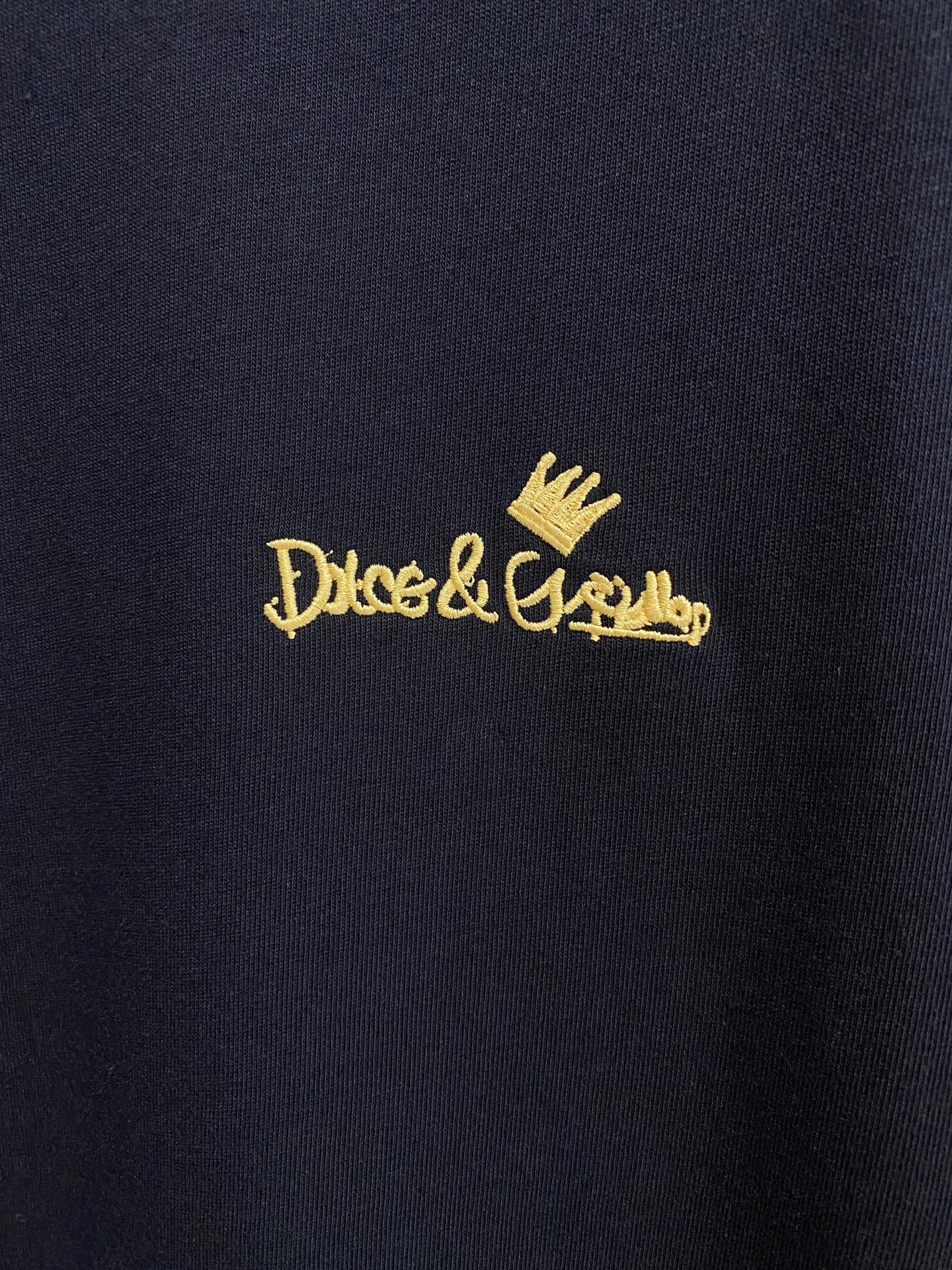  杜嘉班*D&G 25SS春夏新款首发专柜最新款短袖圆领T恤 高端订制 设计前卫时尚！品牌logo重工艺