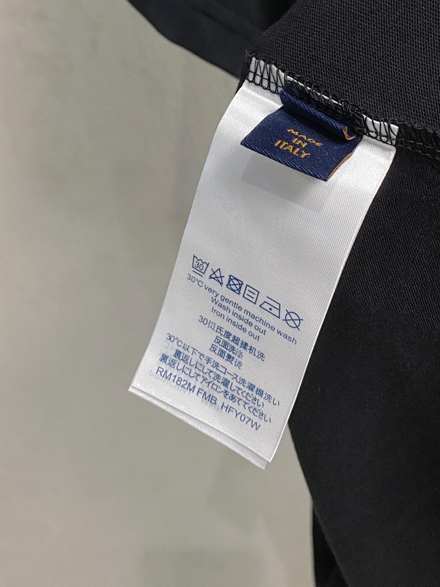  路易威*1V 25SS春夏新款首发专柜最新款短袖圆领T恤 手绘高端订制 设计前卫时尚！品牌logo重工