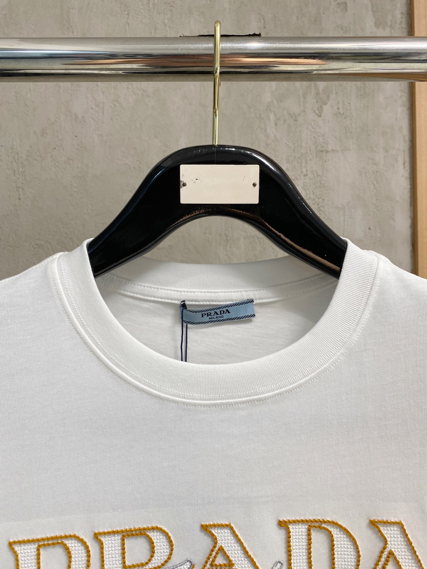  普拉*Prada 25SS春夏新款首发专柜最新款短袖圆领T恤 高端订制 设计前卫时尚！品牌logo重工