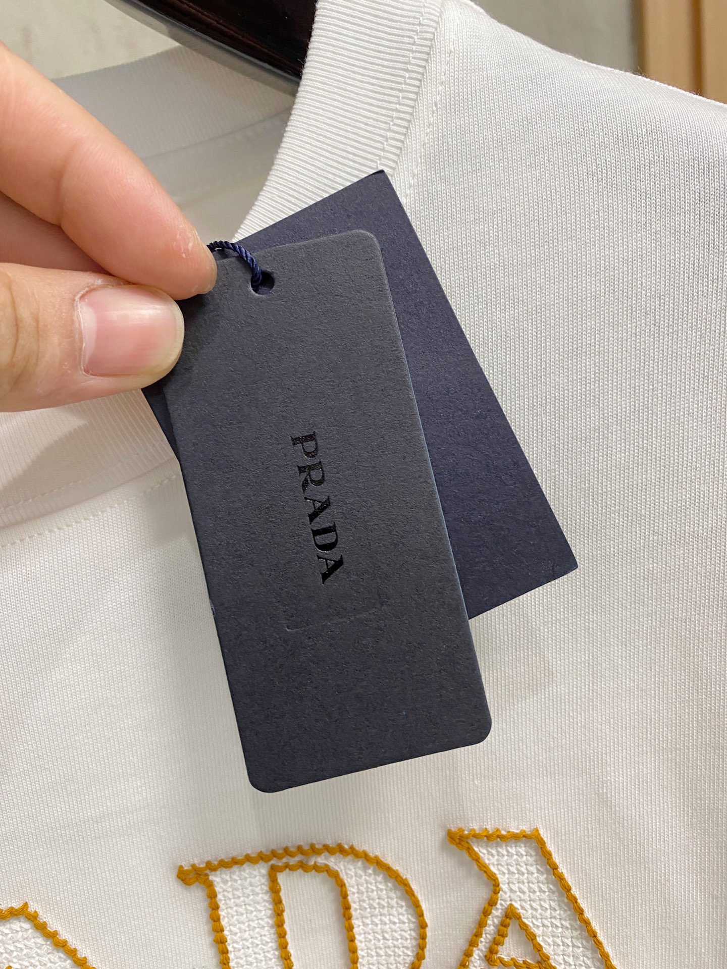  普拉*Prada 25SS春夏新款首发专柜最新款短袖圆领T恤 高端订制 设计前卫时尚！品牌logo重工