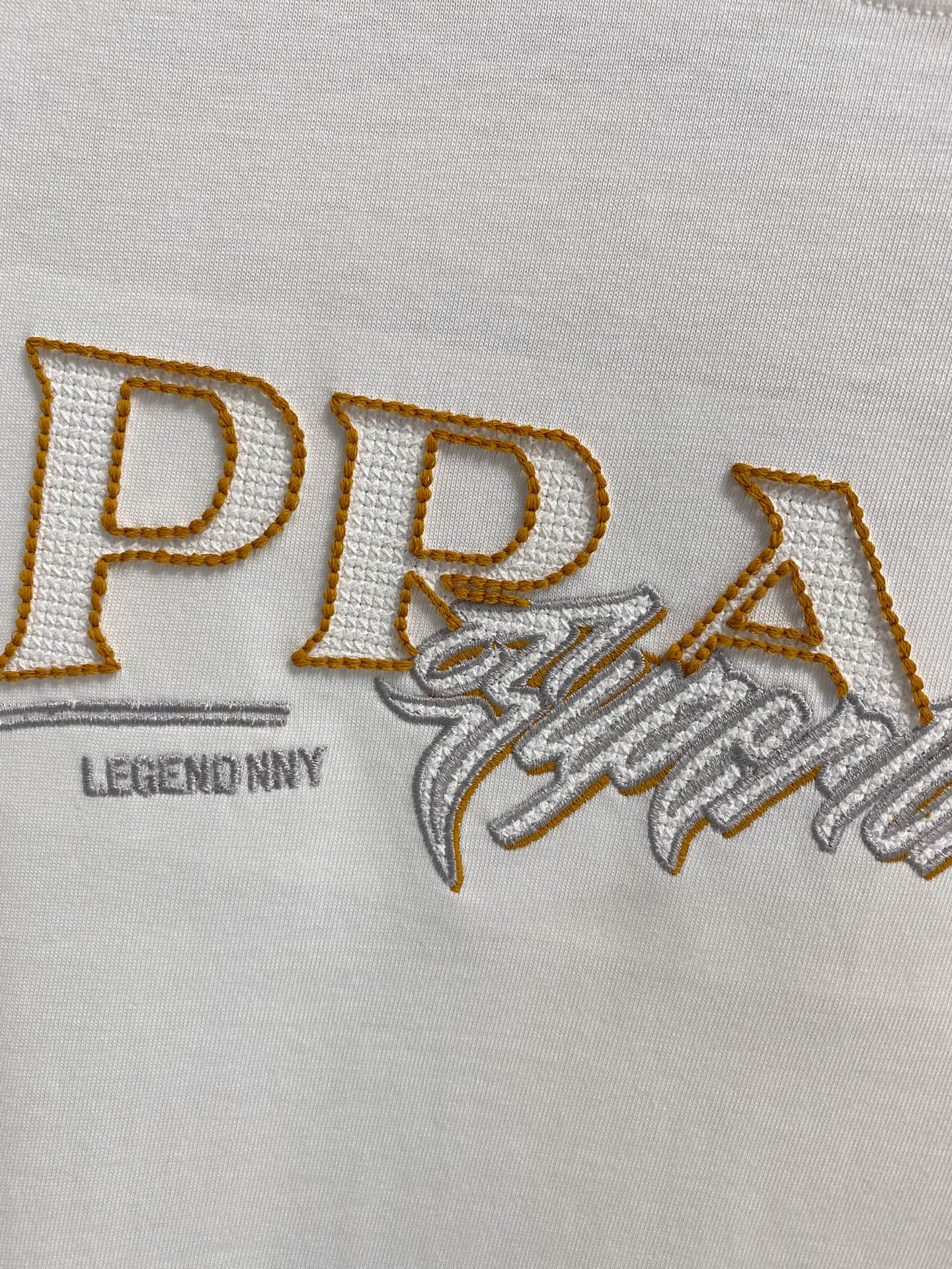  普拉*Prada 25SS春夏新款首发专柜最新款短袖圆领T恤 高端订制 设计前卫时尚！品牌logo重工