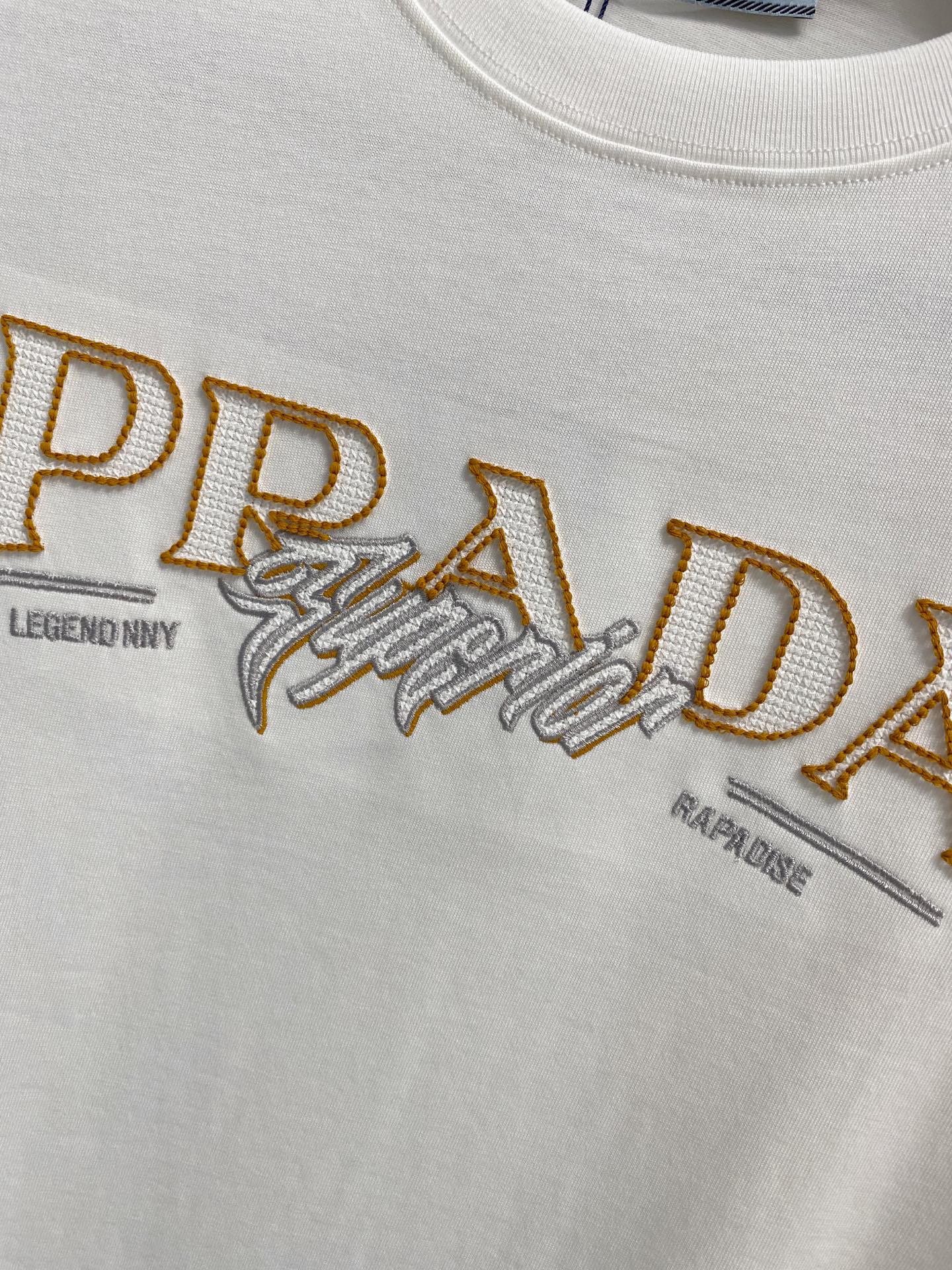  普拉*Prada 25SS春夏新款首发专柜最新款短袖圆领T恤 高端订制 设计前卫时尚！品牌logo重工