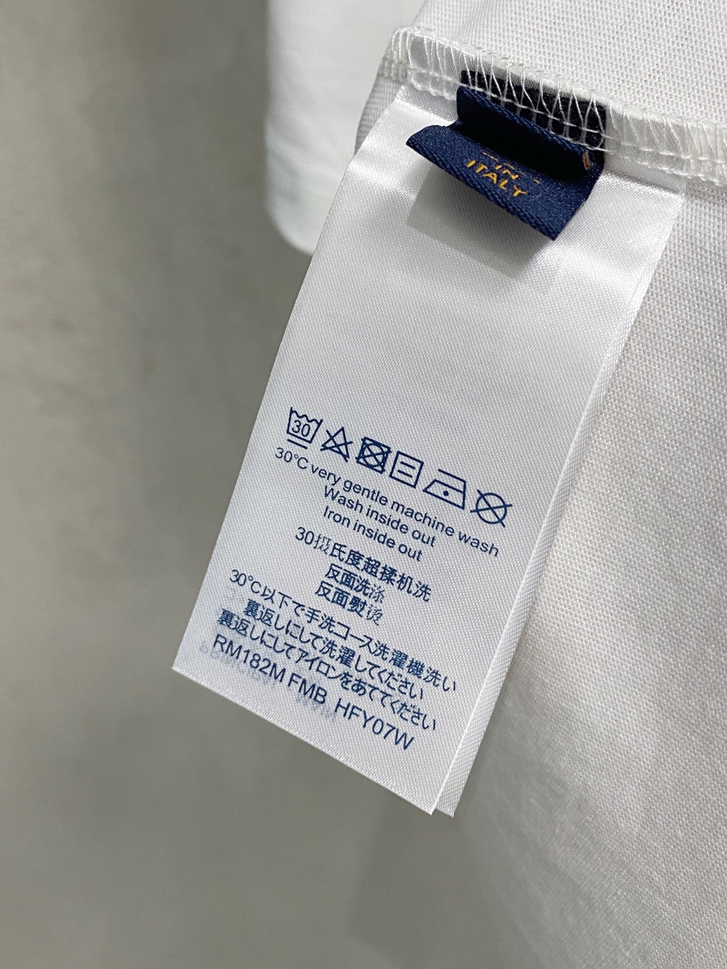  路易威*1V 25SS春夏新款首发专柜最新款短袖圆领T恤 手绘高端订制 设计前卫时尚！品牌logo重工