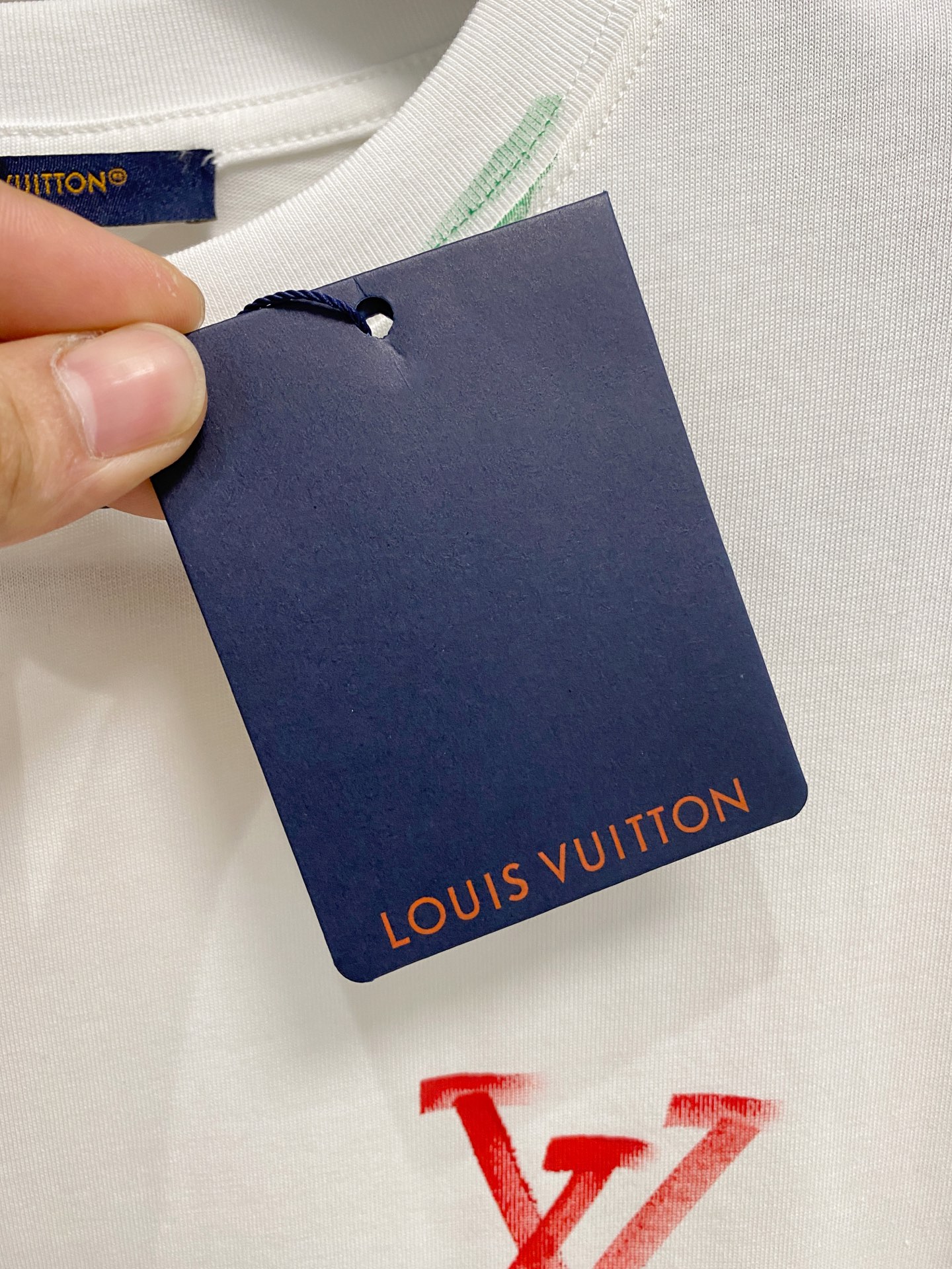  路易威*1V 25SS春夏新款首发专柜最新款短袖圆领T恤 手绘高端订制 设计前卫时尚！品牌logo重工