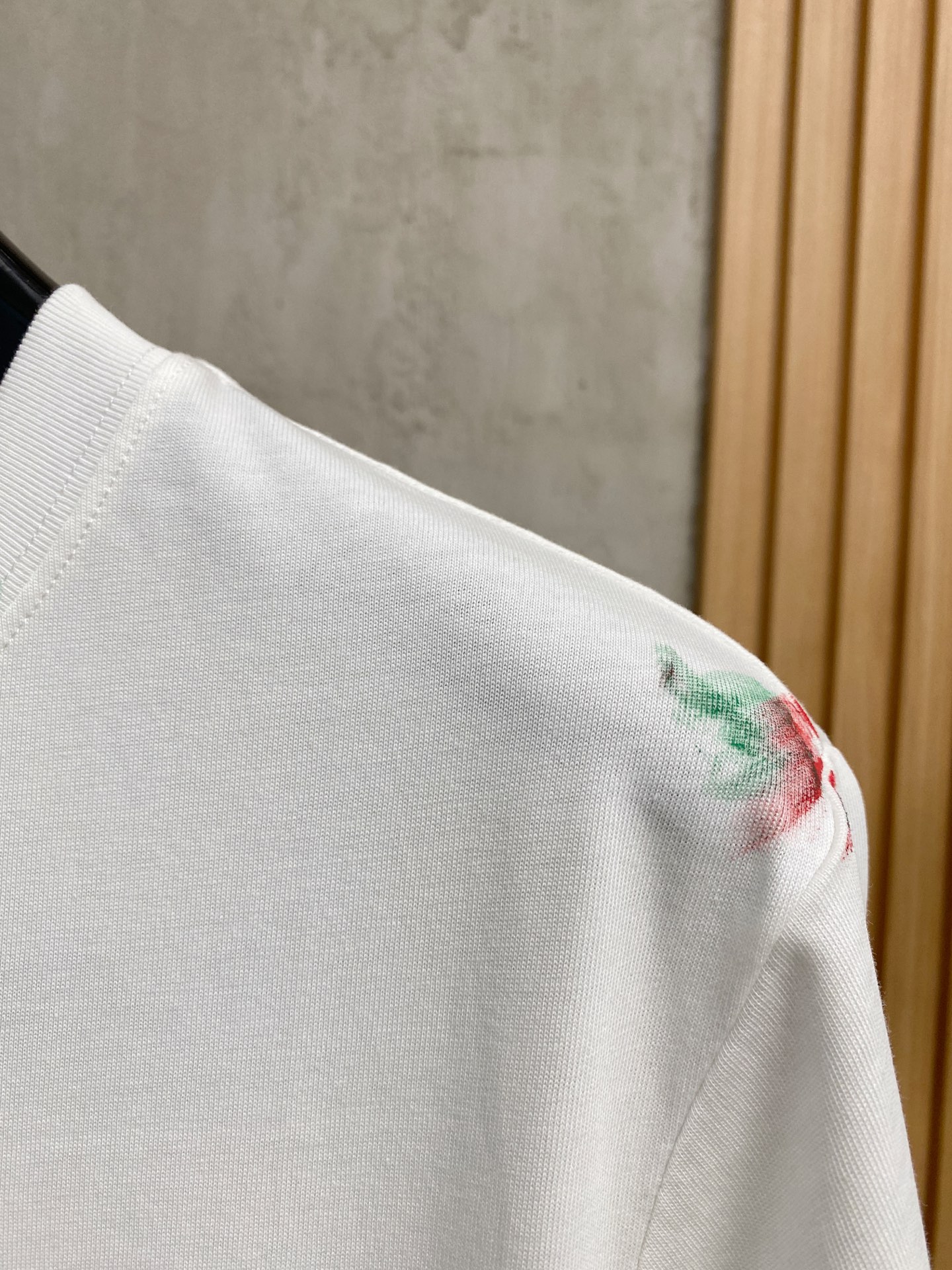  路易威*1V 25SS春夏新款首发专柜最新款短袖圆领T恤 手绘高端订制 设计前卫时尚！品牌logo重工