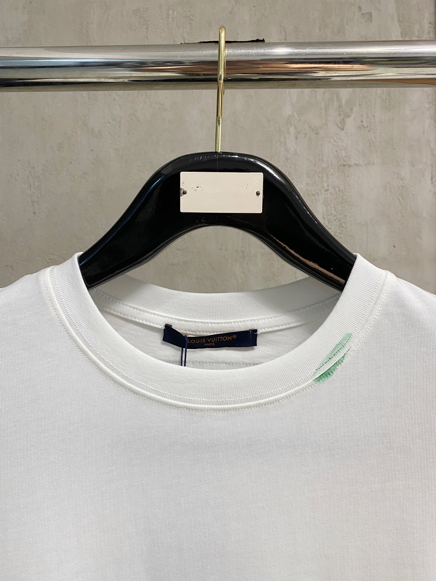  路易威*1V 25SS春夏新款首发专柜最新款短袖圆领T恤 手绘高端订制 设计前卫时尚！品牌logo重工