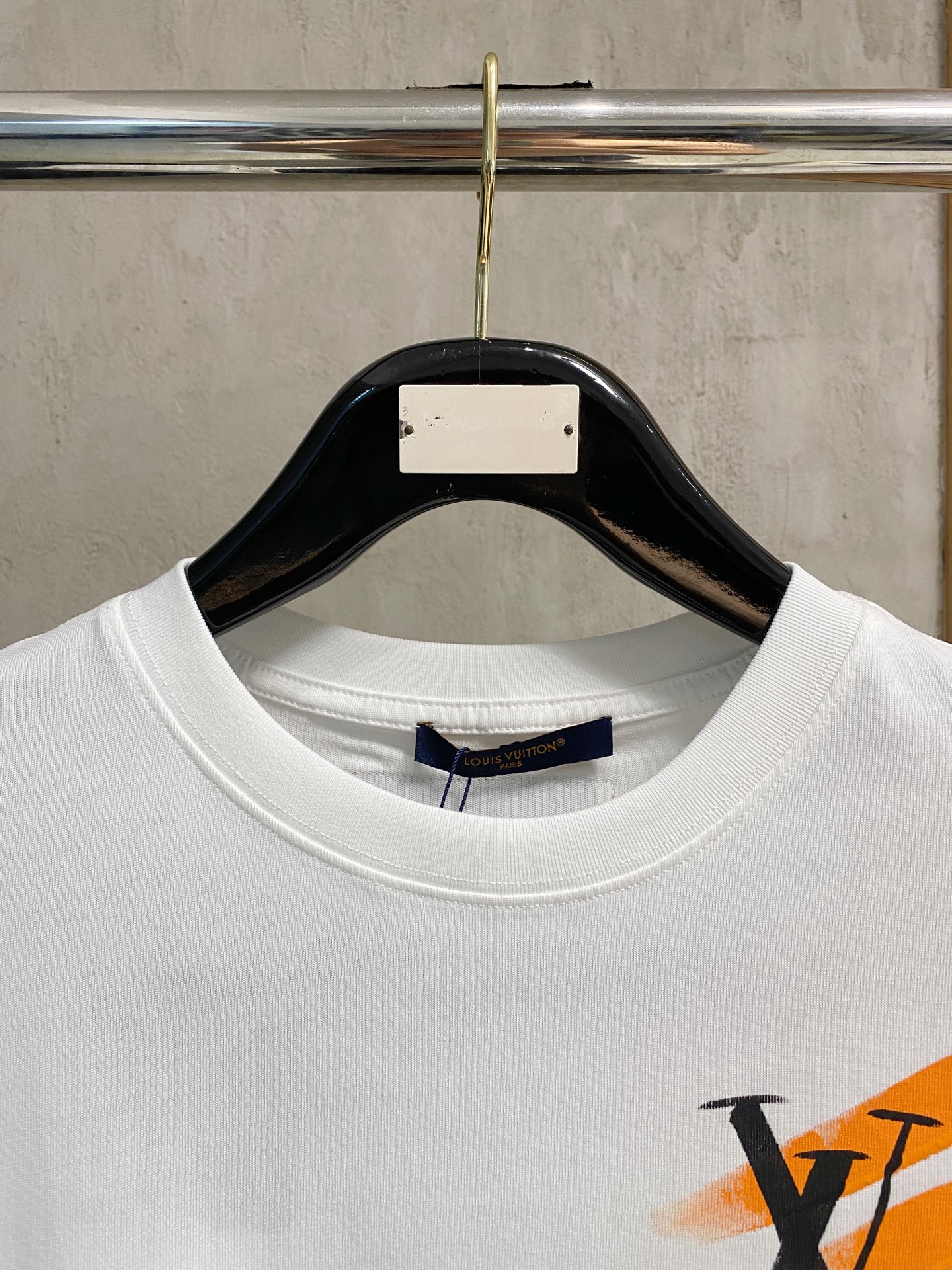  路易威*1V 25SS春夏新款首发专柜最新款短袖圆领T恤 手绘高端订制 设计前卫时尚！品牌logo重工