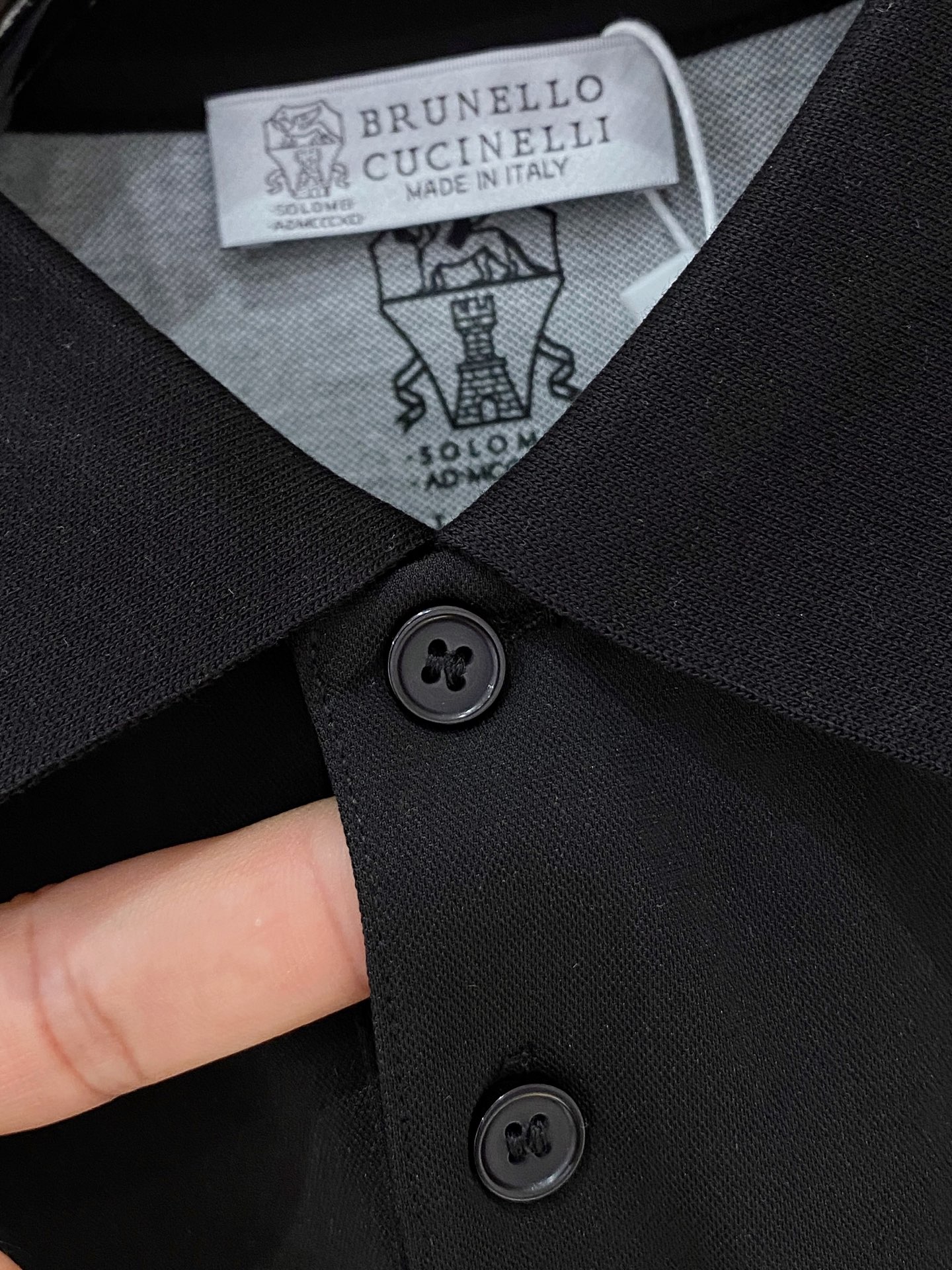 
bC夏季新品翻领Polo短袖
时尚单品设计，更加时尚舒适，高标准定制，上身非常有型，奢华品牌经典LO