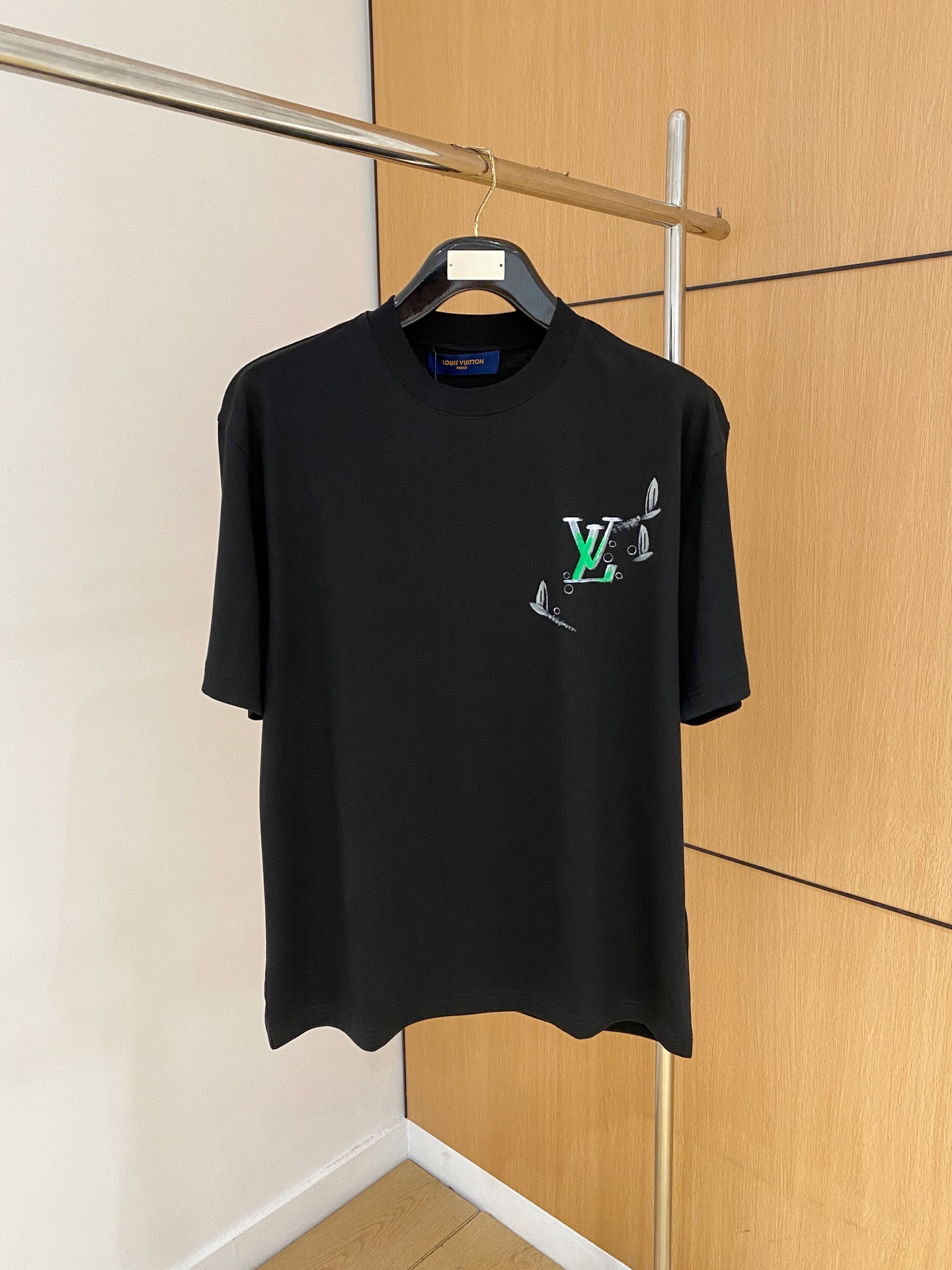 。上新lv 手绘 25 SS 新疆长绒棉 上身舒适亲肤 纯棉质感 经典百搭 黑白 码数M-3Xl
