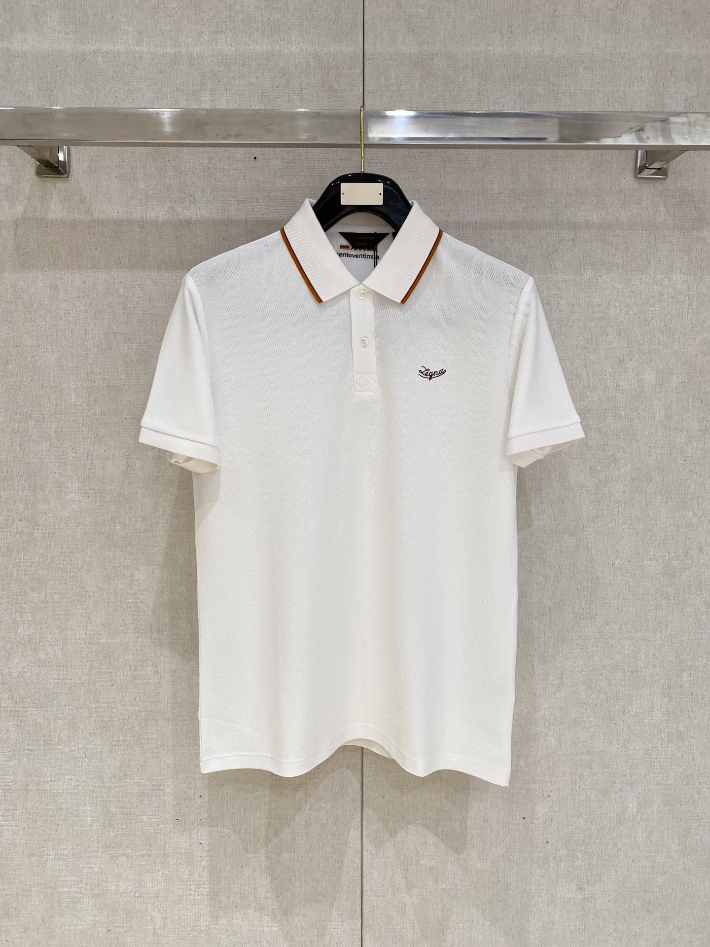 NO:414024,The counter official website will be released simultaneously! All accessories are customized for original products, and the trading company's genuine product orders. High-end custom imported fabrics are extracted from natural plant fibers. They are thinner than ordinary cotton fabrics. They feel soft and comfortable to wear. They are not easy to irritate the skin. The fabric is hygroscopic and breathable. Size: s-2xl,,alexander wang19860909专柜官网同步发售！辅料全部原版定制出品,贸易公司真品订单.高级定制进口面料,以天然植物纖維提炼出来,比一般棉织物轻薄 手感柔软,穿着舒适 完全不易有刺激皮肤 面料吸湿性、透气性良好 尺码: s-2xl,,alexander wang,Men's clothing