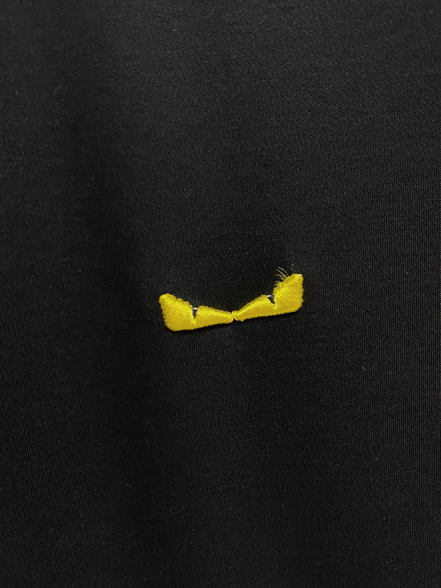  芬迪 2025春夏新款首发专柜最新款圆领短袖 高端订制 设计前卫时尚！品牌logo重工艺设计 高端定制