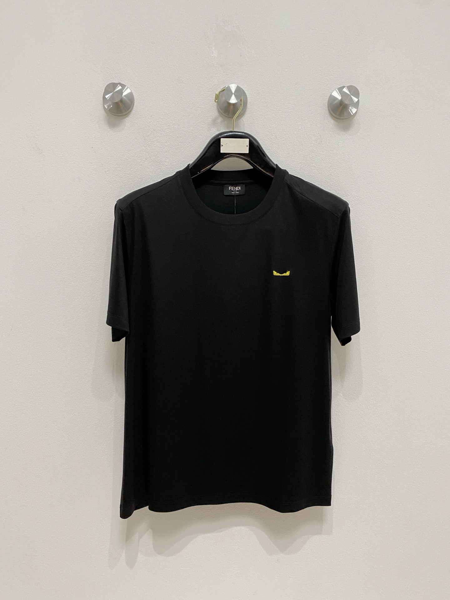  芬迪 2025春夏新款首发专柜最新款圆领短袖 高端订制 设计前卫时尚！品牌logo重工艺设计 高端定制