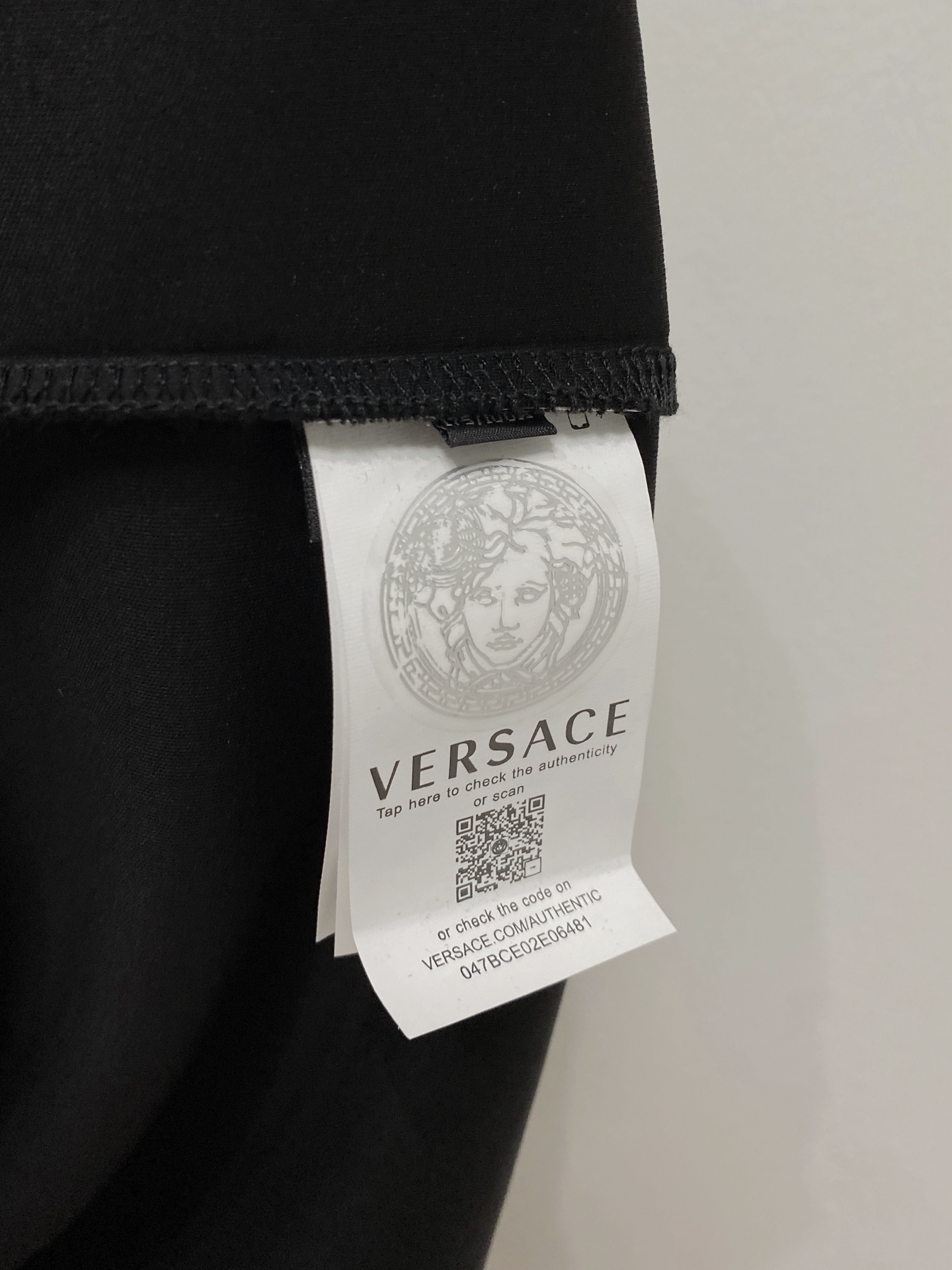  范思哲 2025春夏新款首发专柜最新款圆领短袖 高端订制 设计前卫时尚！品牌logo重工艺设计 高端定