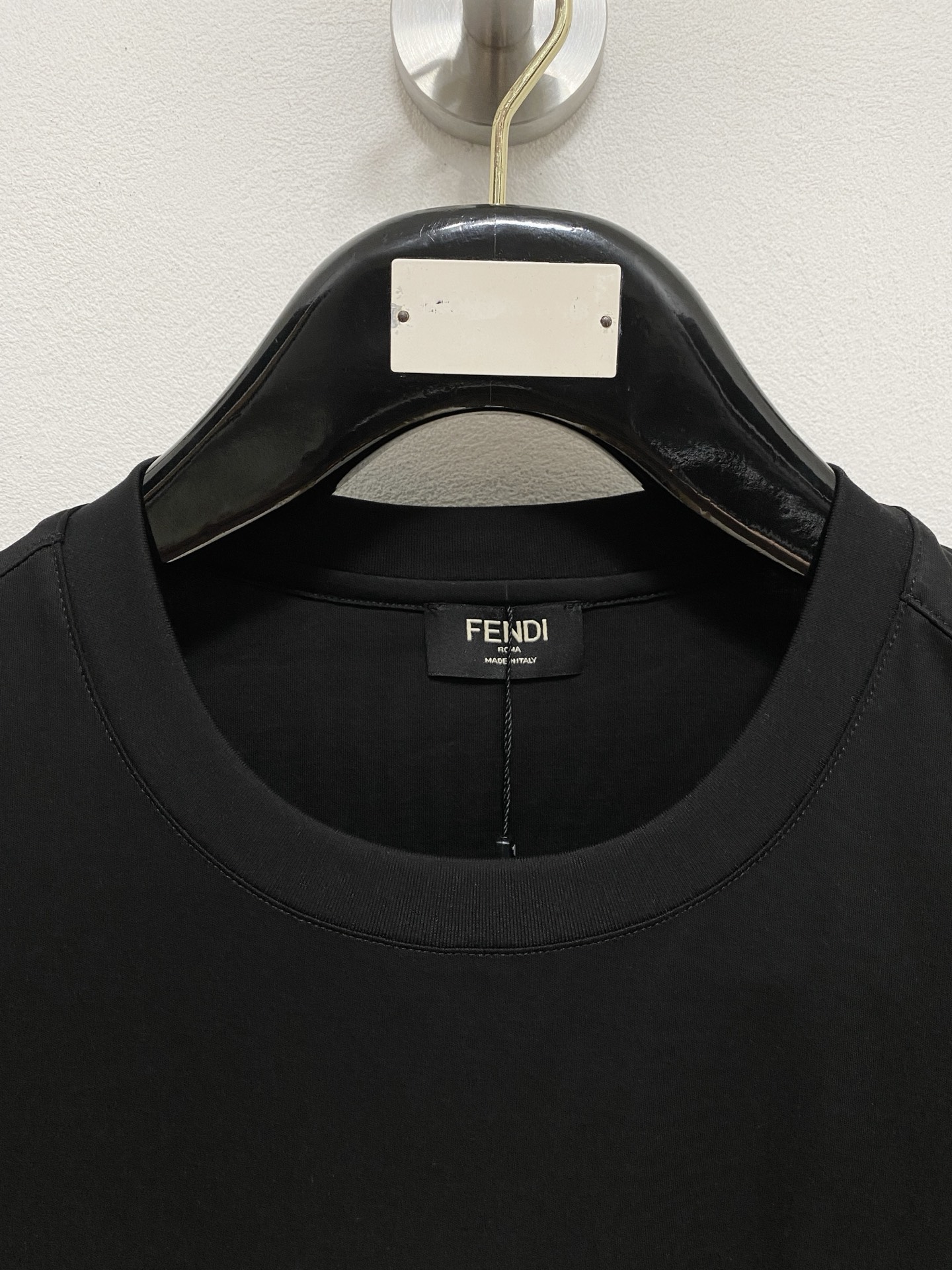  芬迪 2025春夏新款首发专柜最新款圆领短袖 高端订制 设计前卫时尚！品牌logo重工艺设计 高端定制